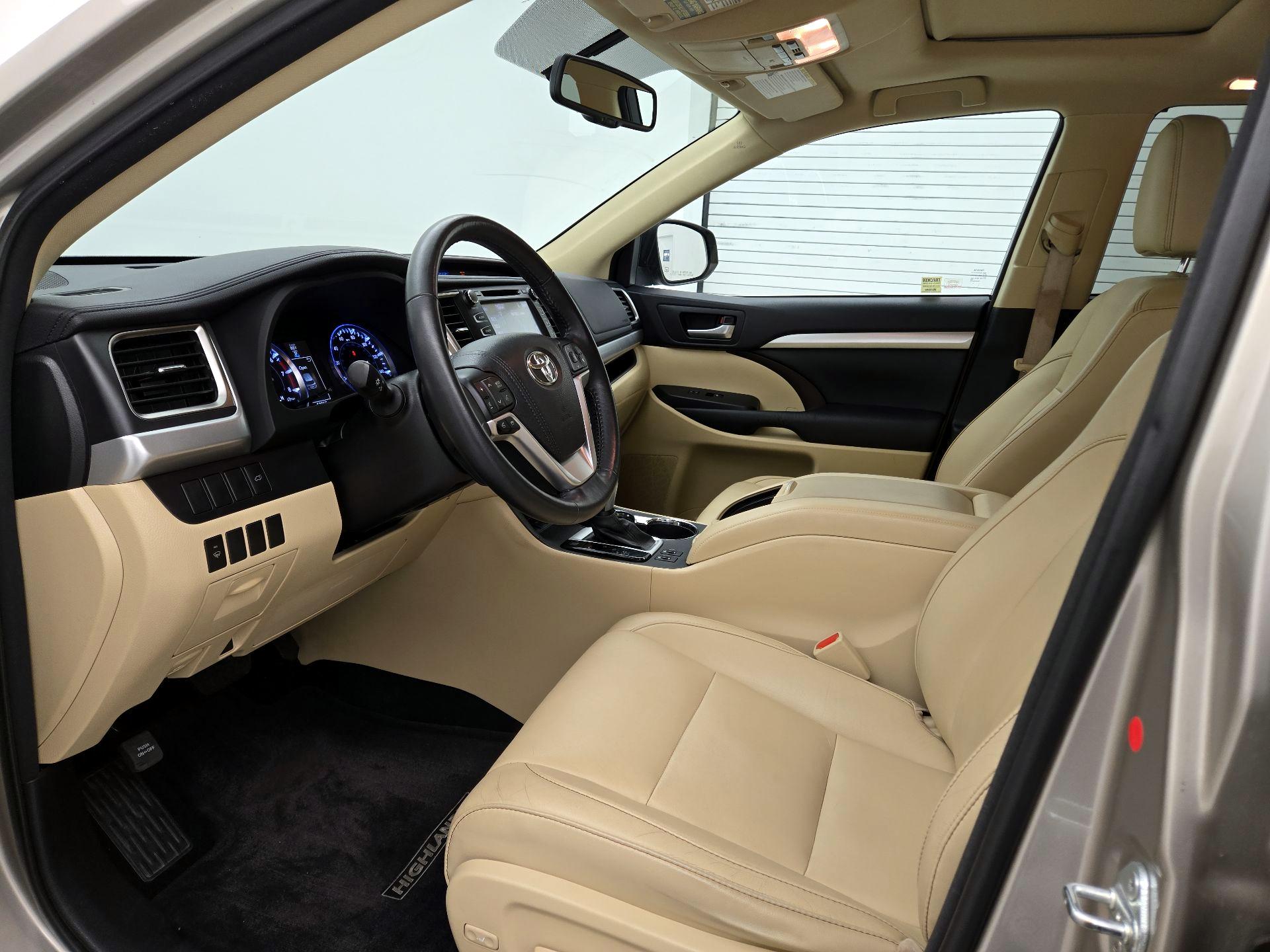 Thumbnail: 2015 Toyota Highlander - 11