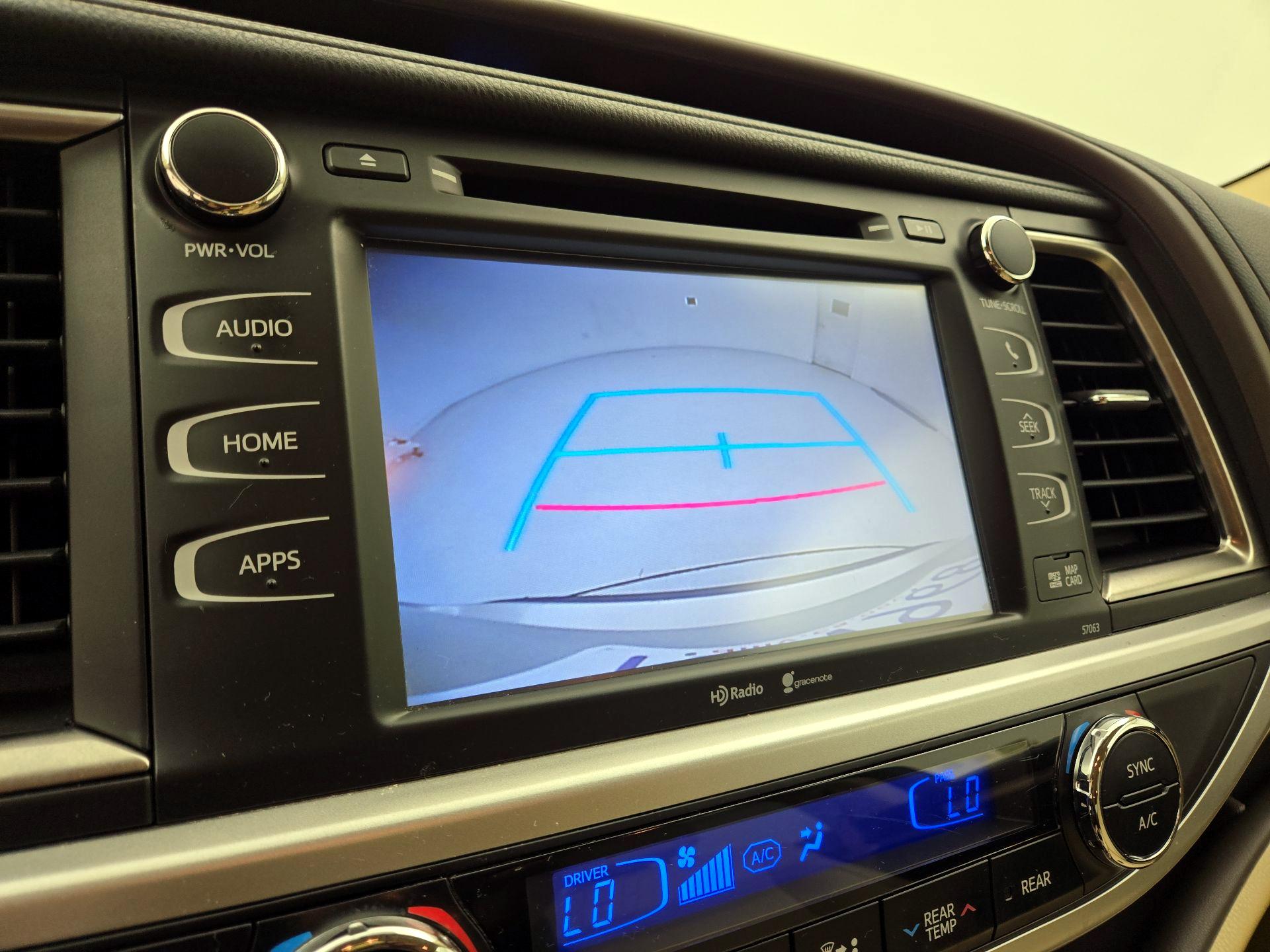 Thumbnail: 2015 Toyota Highlander - 14
