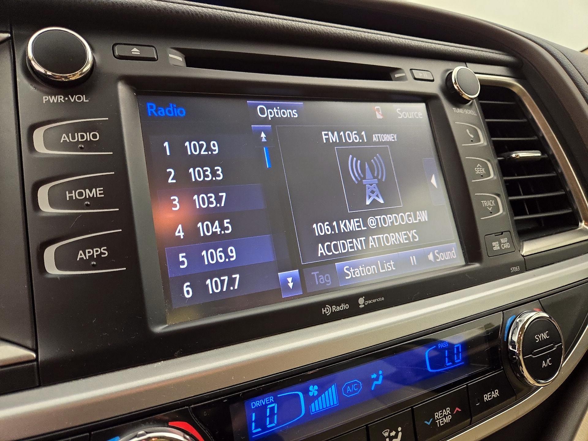 Thumbnail: 2015 Toyota Highlander - 15