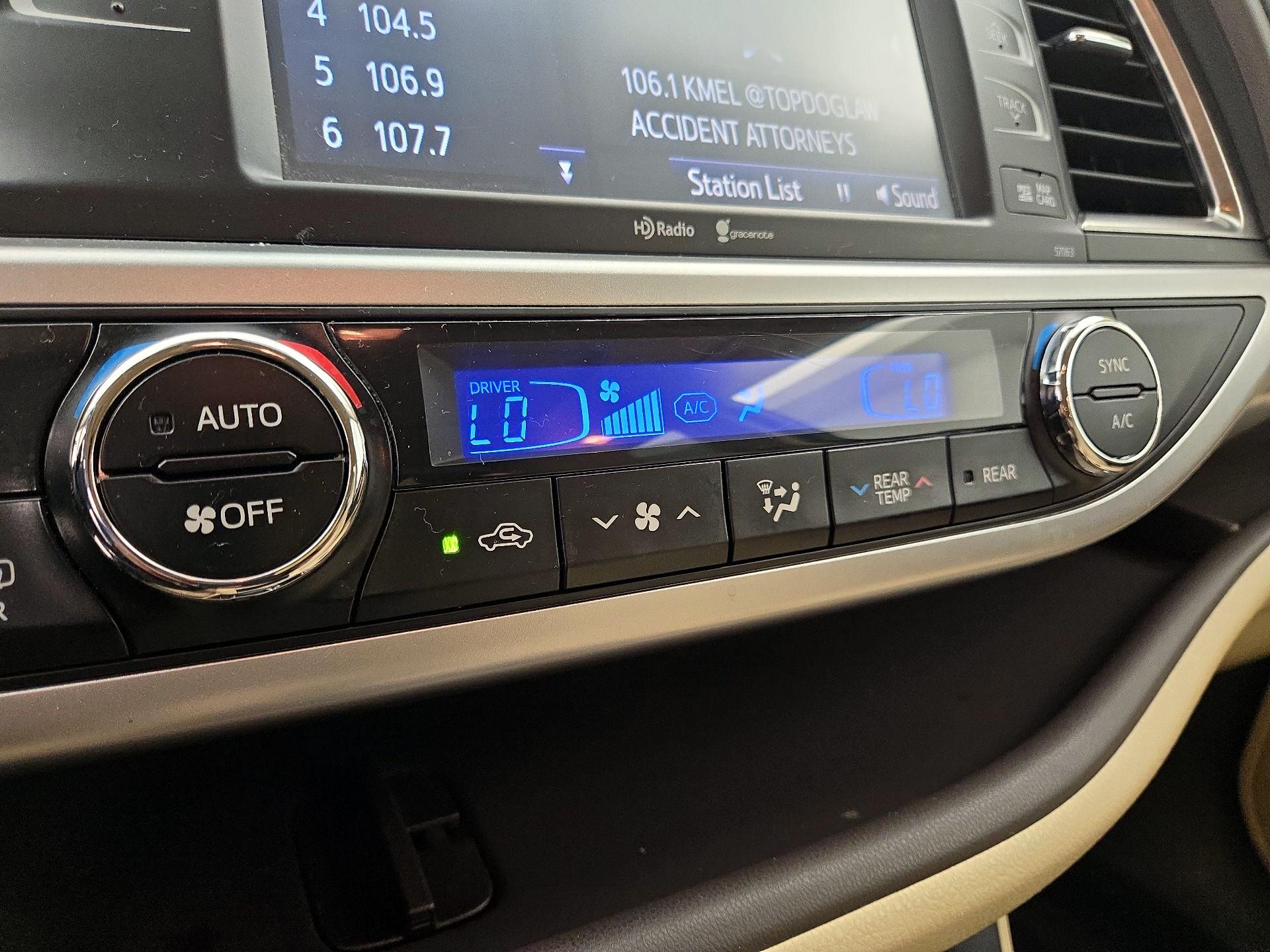 Thumbnail: 2015 Toyota Highlander - 16