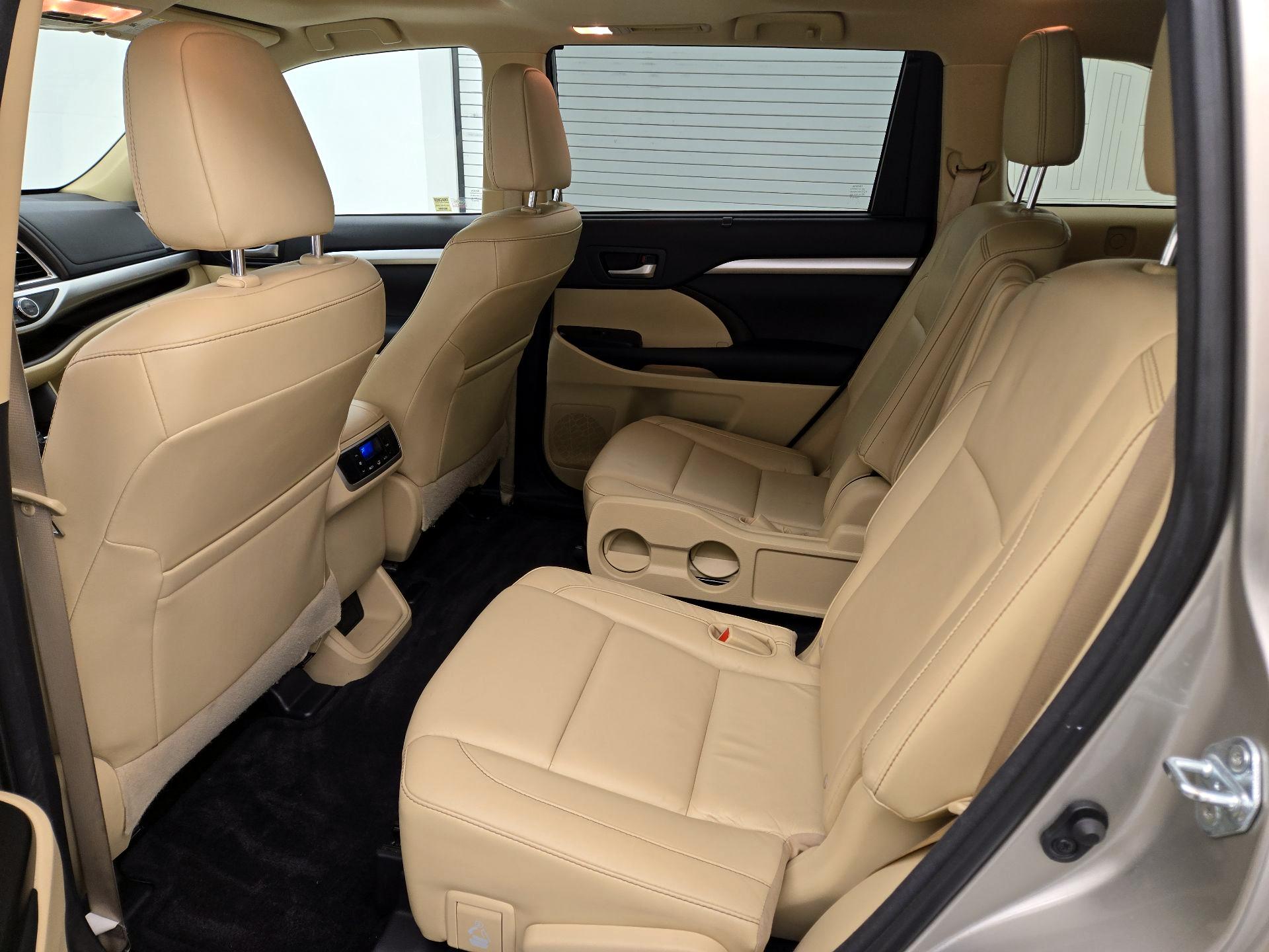 Thumbnail: 2015 Toyota Highlander - 18