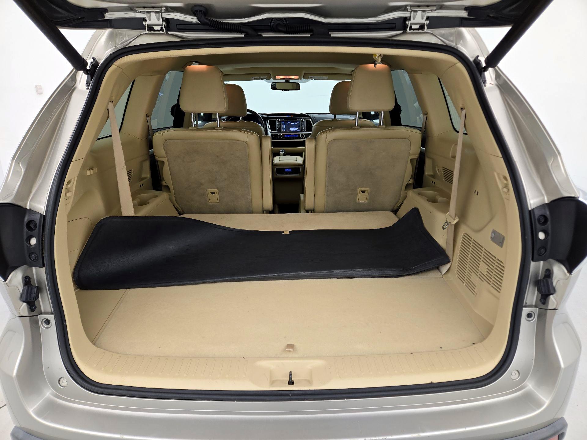 Thumbnail: 2015 Toyota Highlander - 19