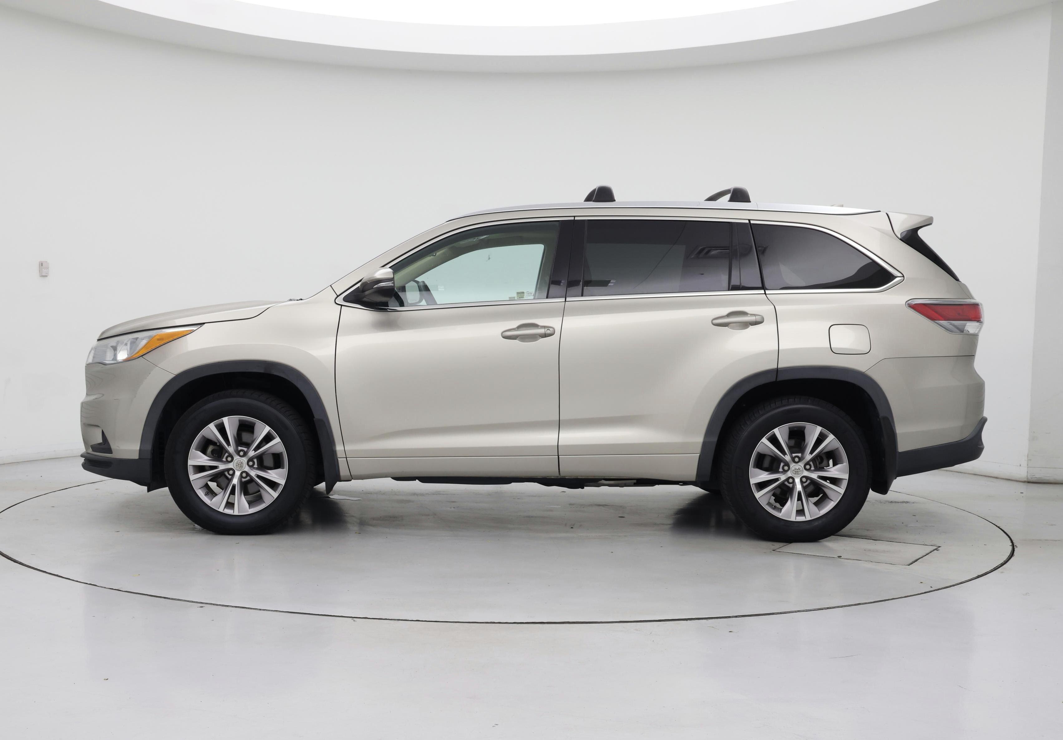 Thumbnail: 2015 Toyota Highlander - 3