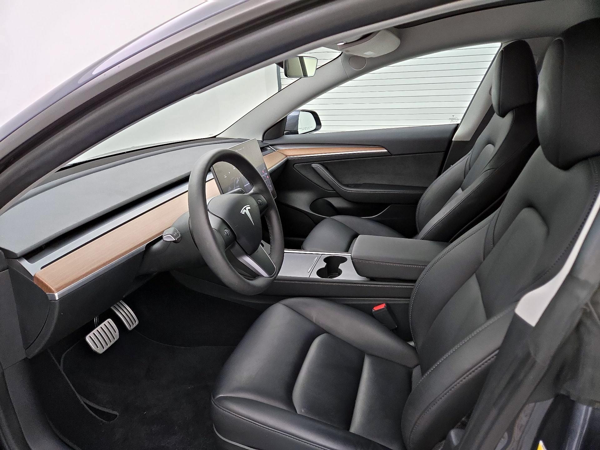 Thumbnail: 2023 Tesla Model 3 - 11