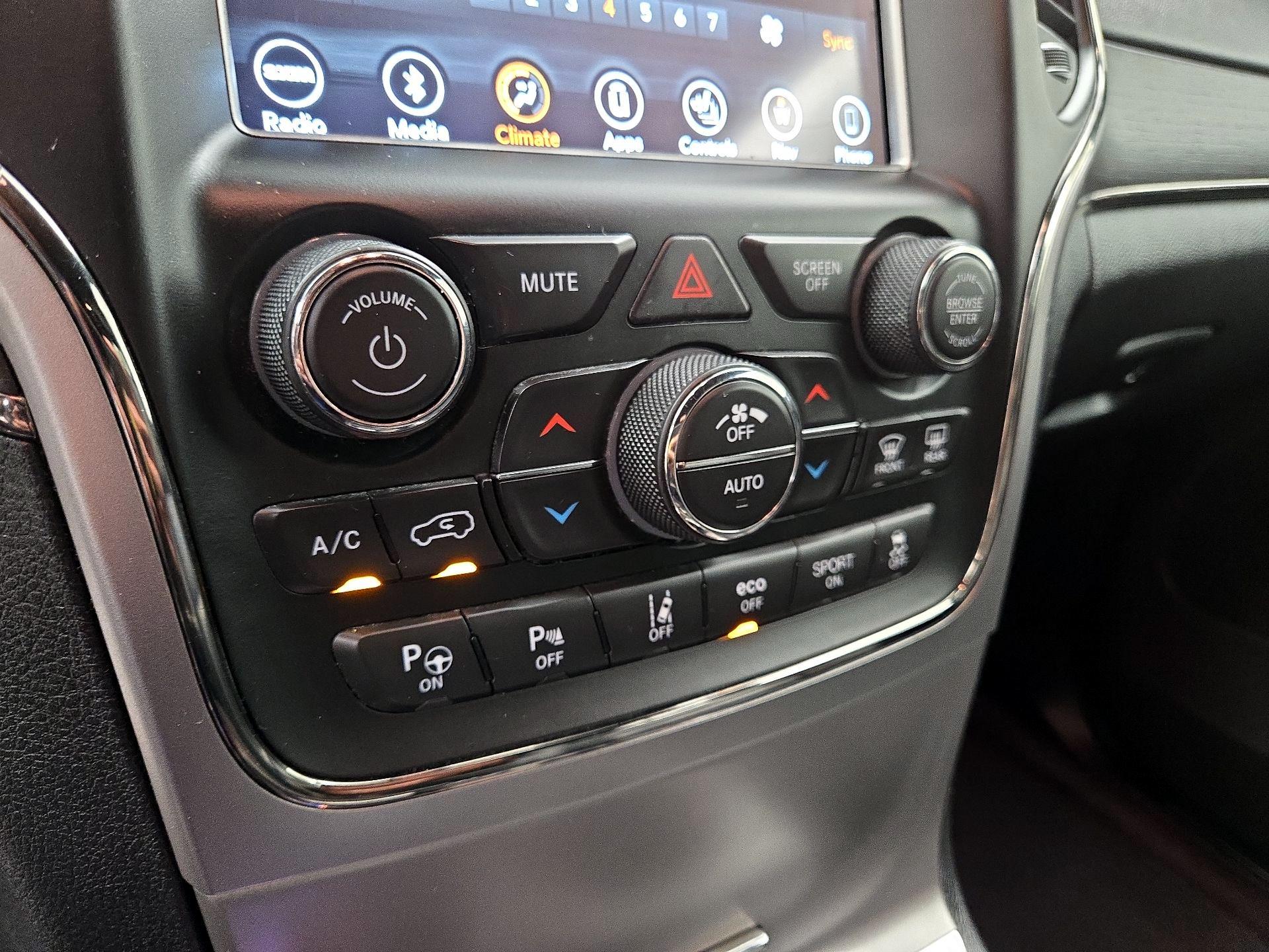 Thumbnail: 2018 Jeep Grand Cherokee - 17