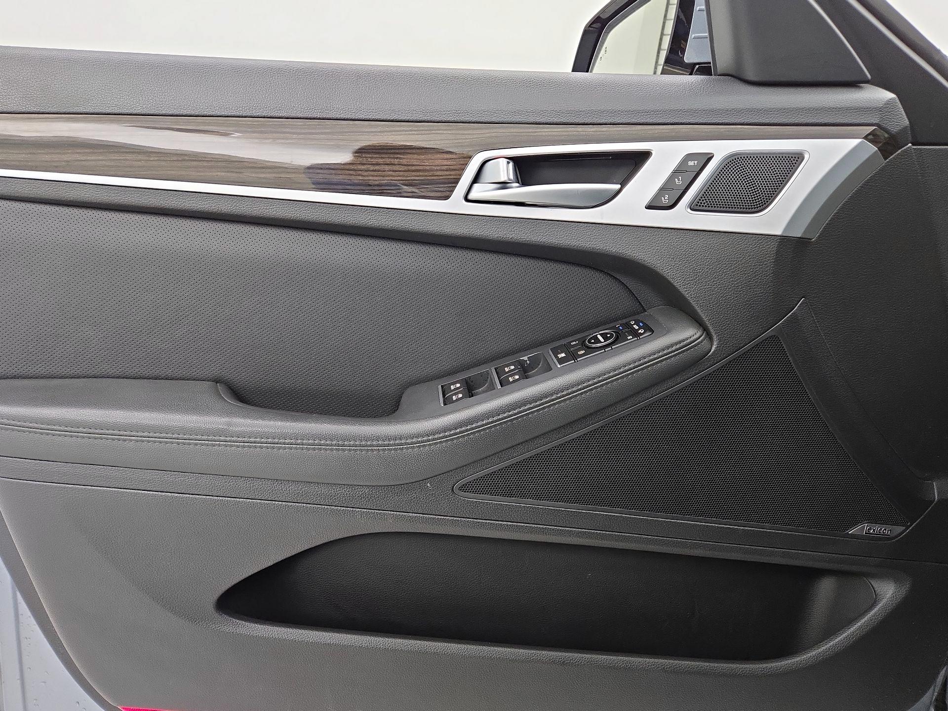 Thumbnail: 2015 Hyundai Genesis - 12