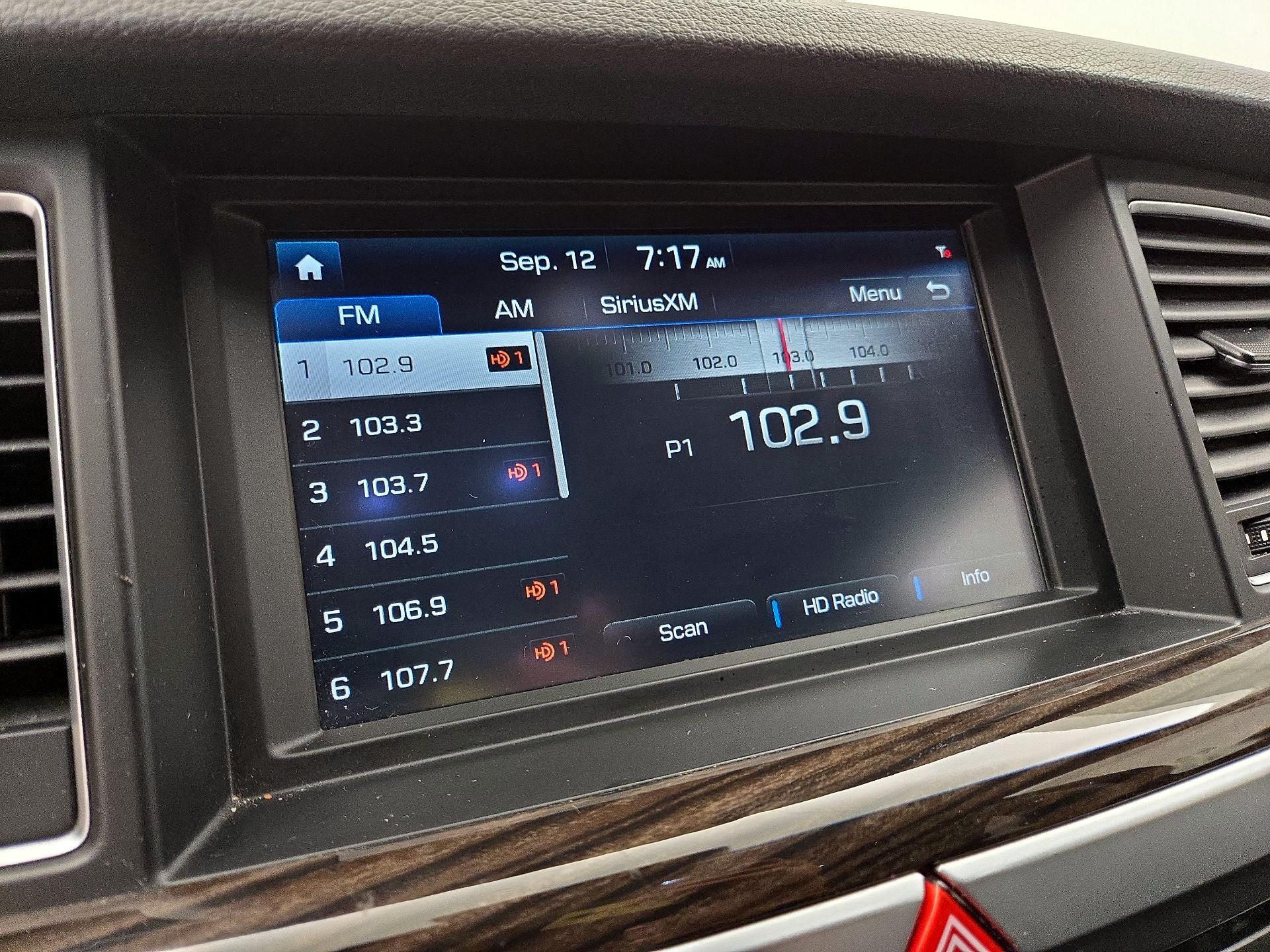 Thumbnail: 2015 Hyundai Genesis - 16