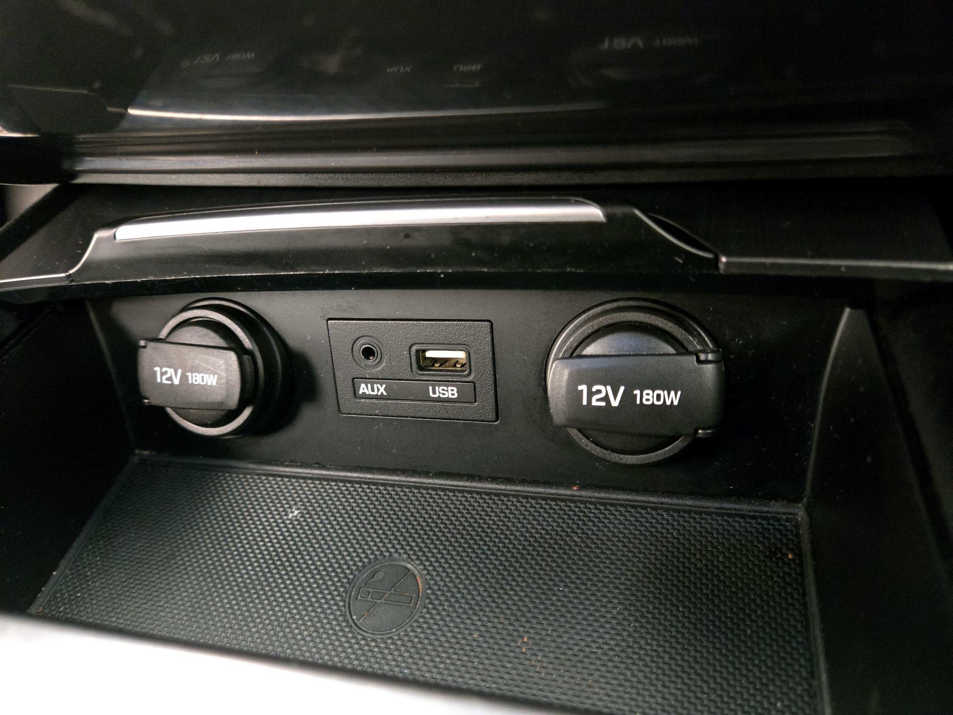Thumbnail: 2015 Hyundai Genesis - 19