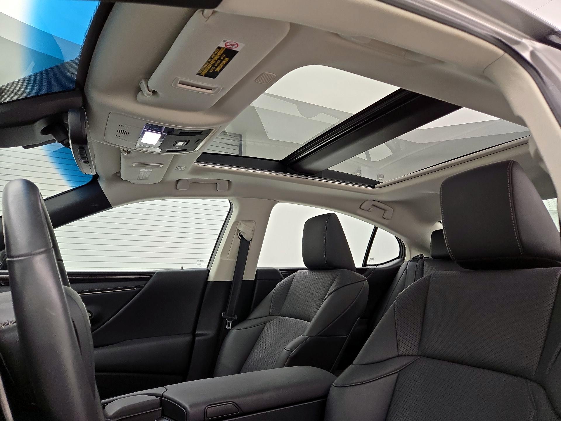 Thumbnail: 2019 Lexus ES - 20