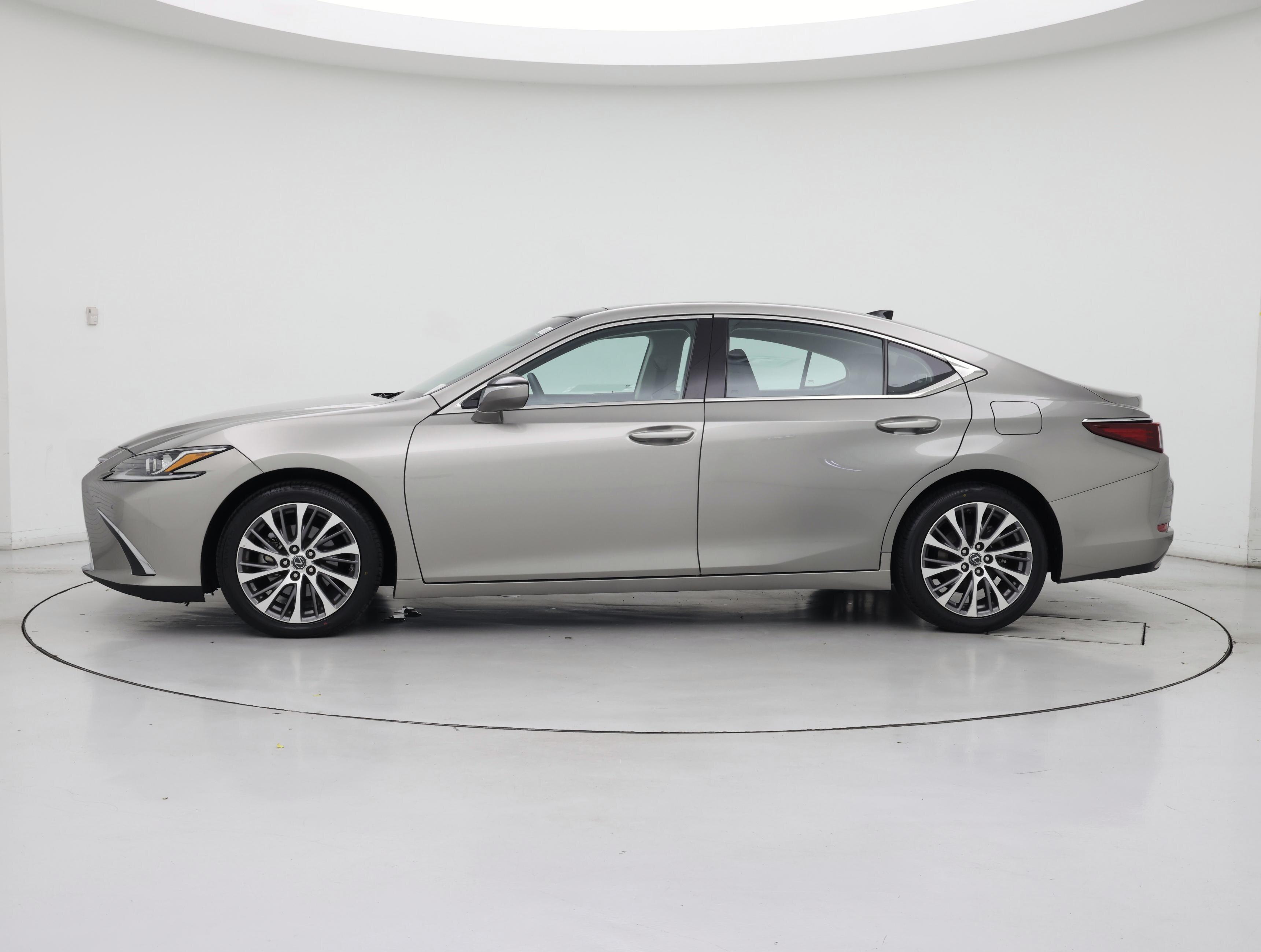 Thumbnail: 2019 Lexus ES - 3