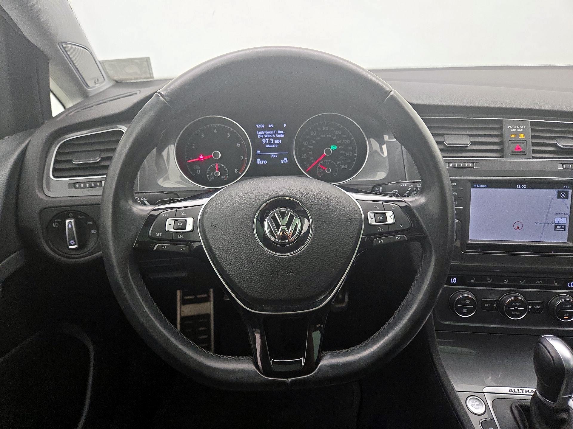 Thumbnail: 2017 Volkswagen Golf - 10