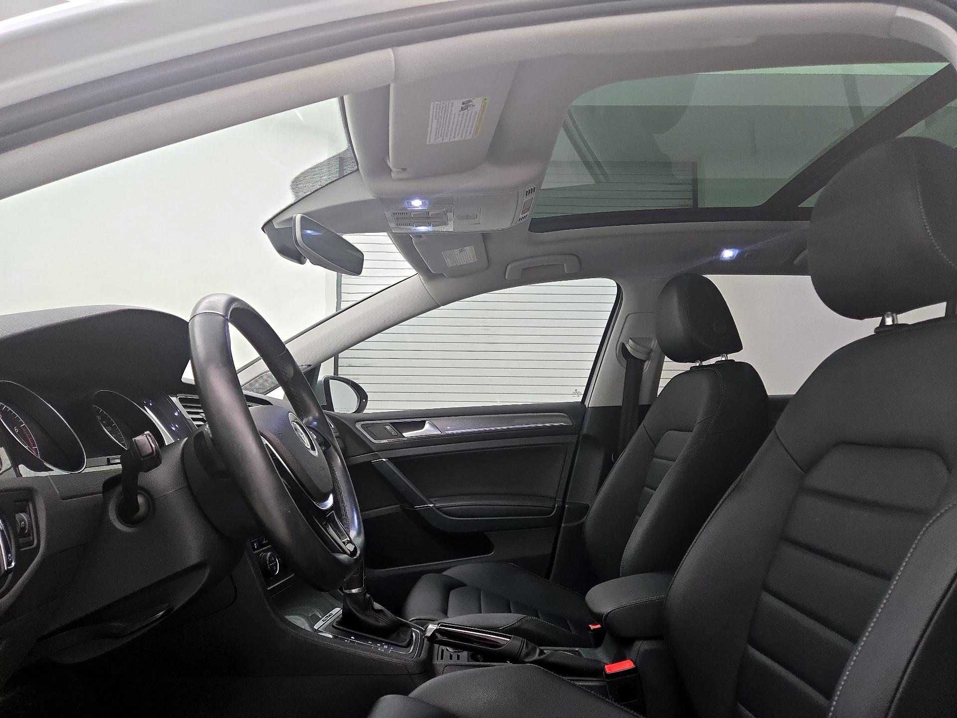 Thumbnail: 2017 Volkswagen Golf - 20