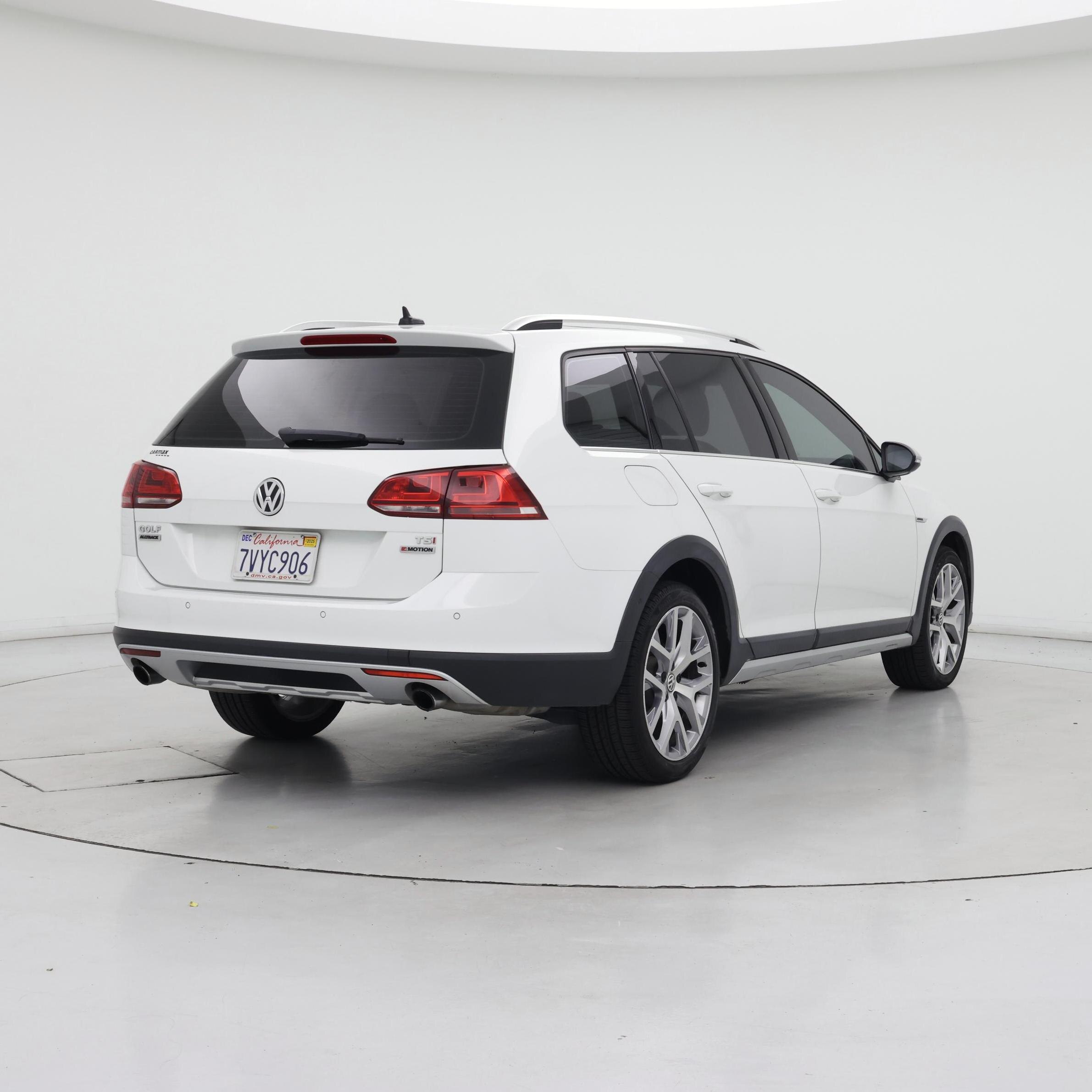 Thumbnail: 2017 Volkswagen Golf - 8