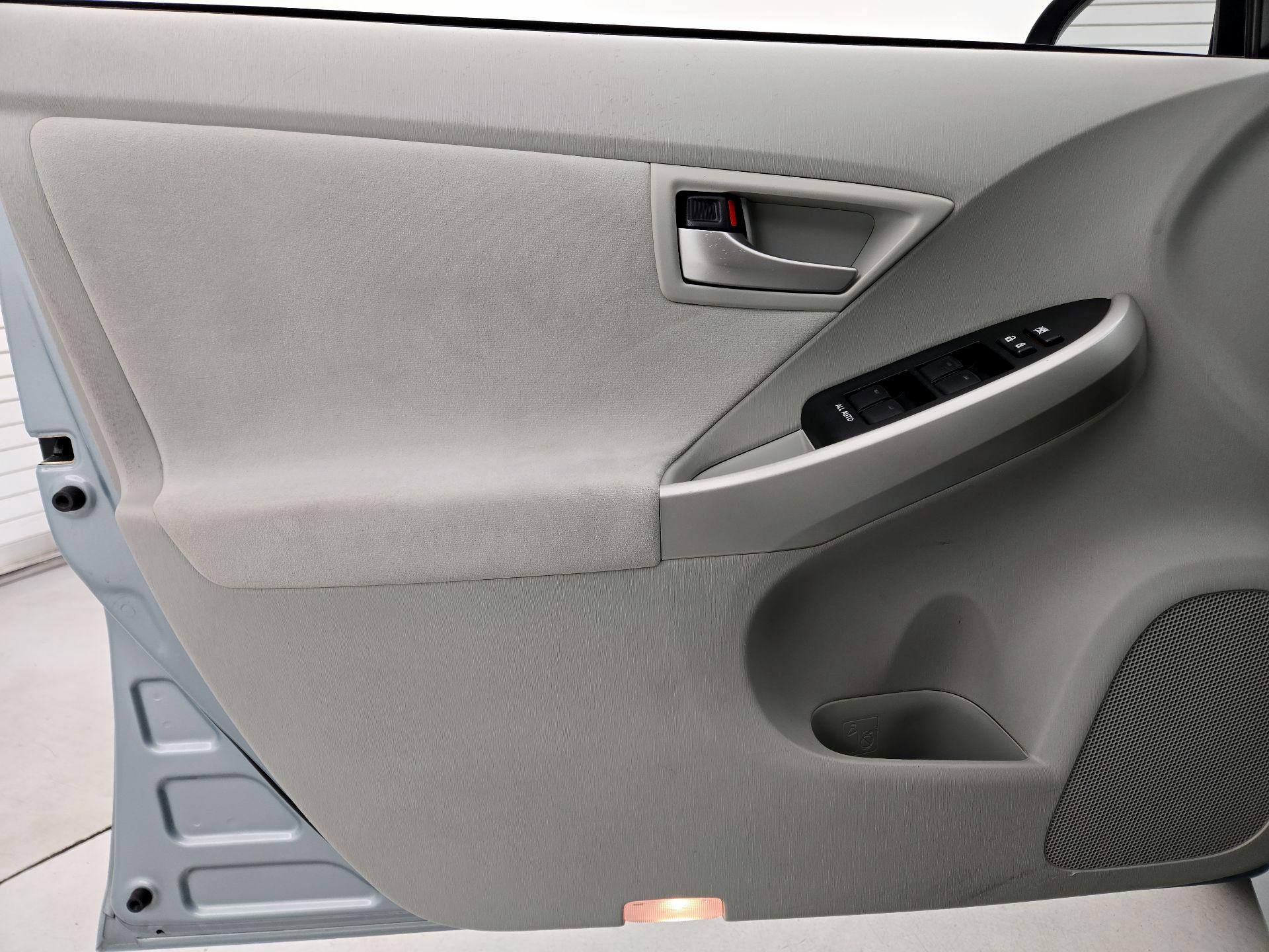 Thumbnail: 2014 Toyota Prius - 12