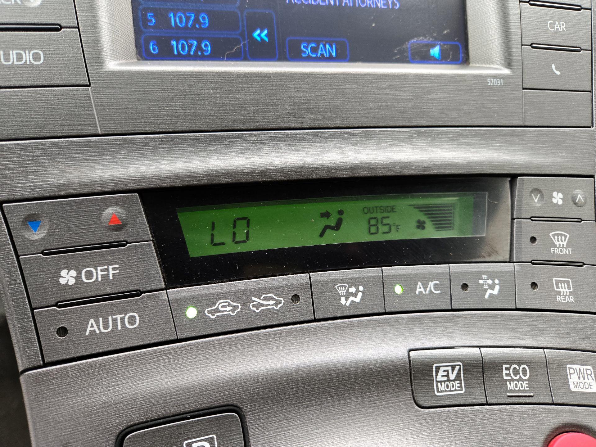 Thumbnail: 2014 Toyota Prius - 15