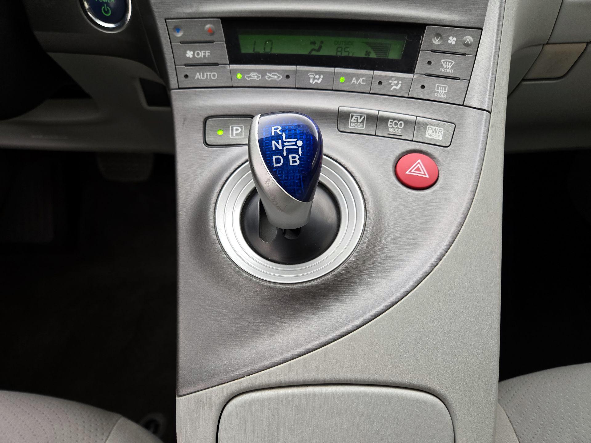 Thumbnail: 2014 Toyota Prius - 16