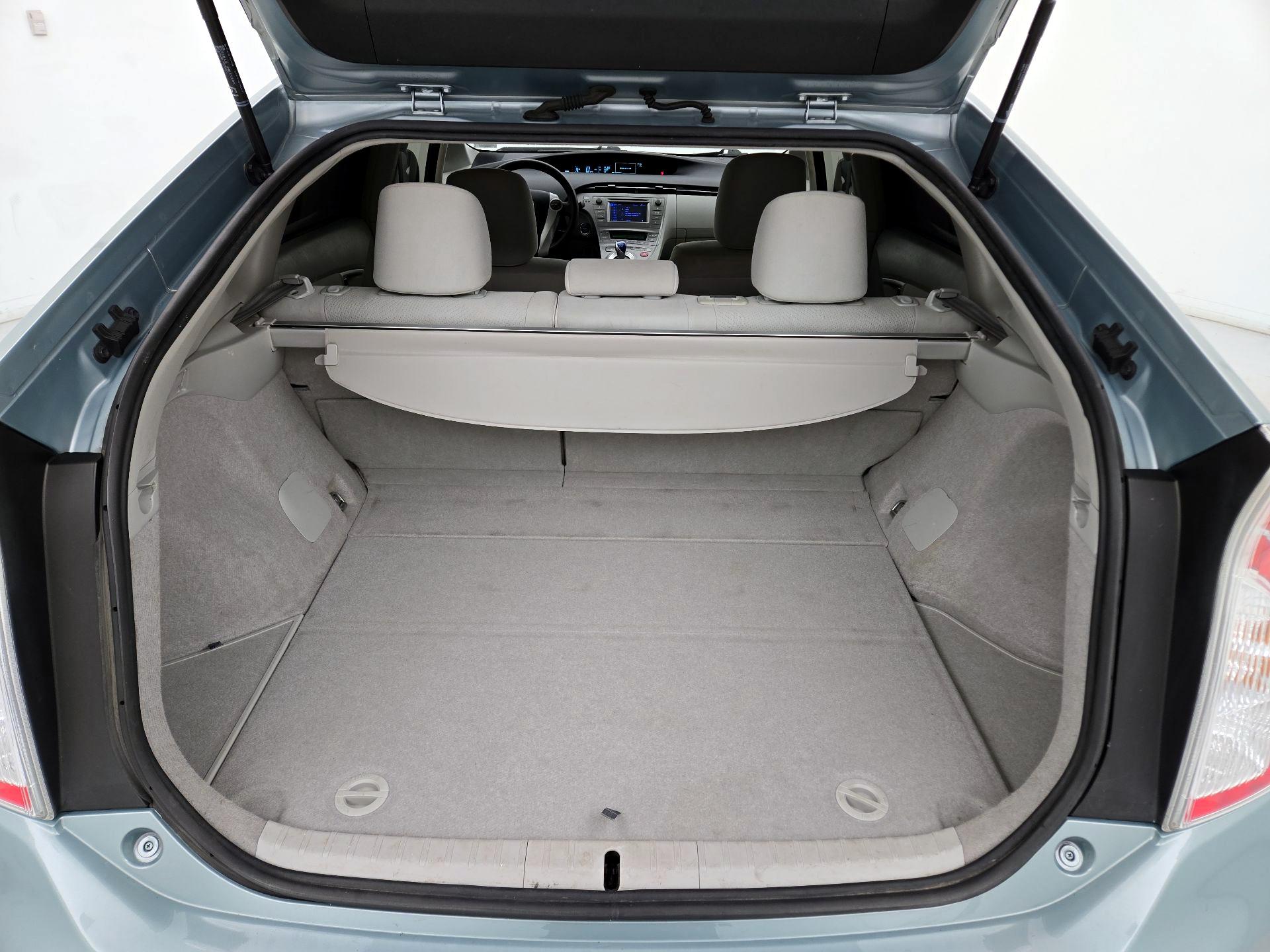 Thumbnail: 2014 Toyota Prius - 18
