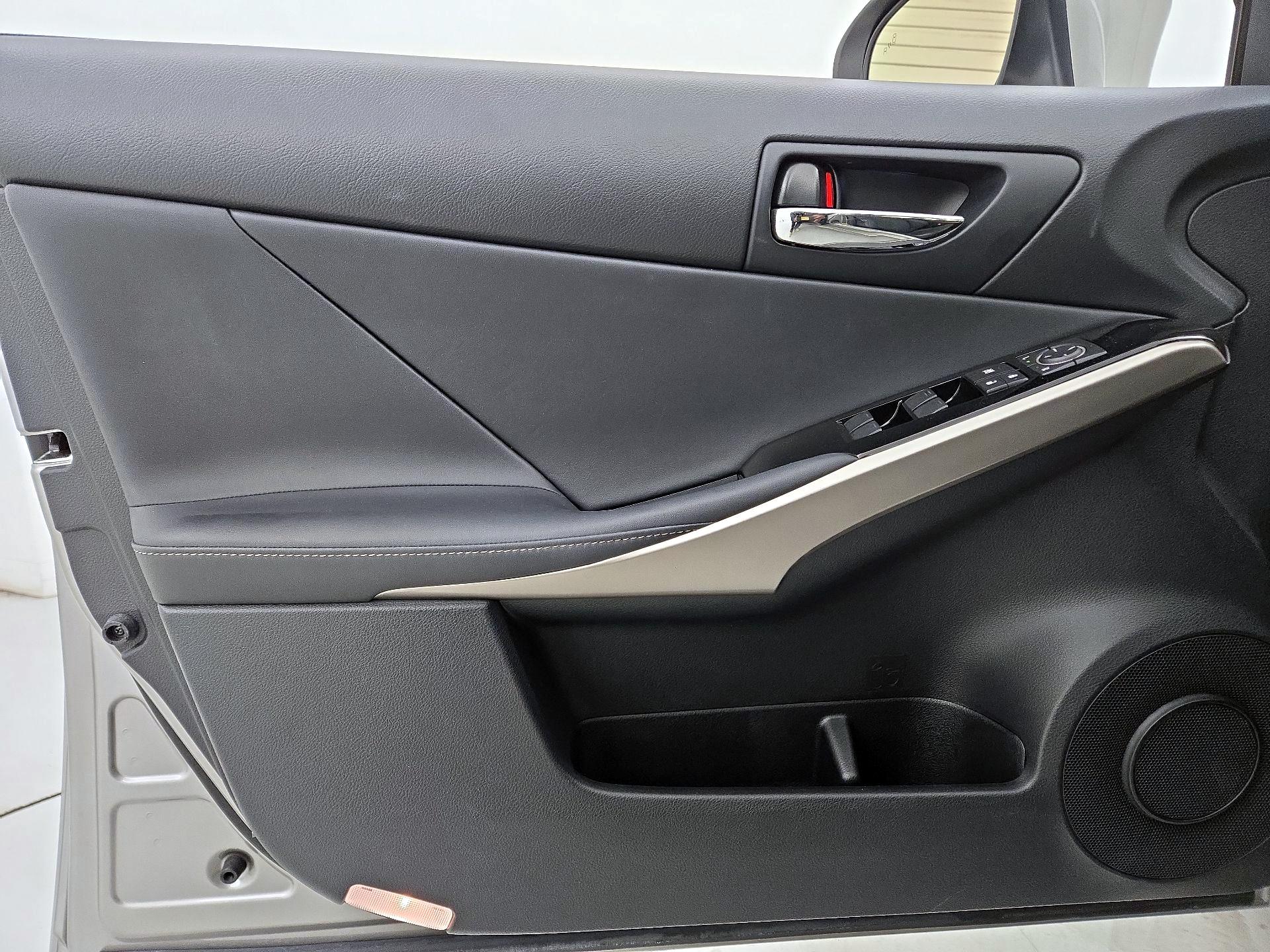 Thumbnail: 2015 Lexus IS - 12