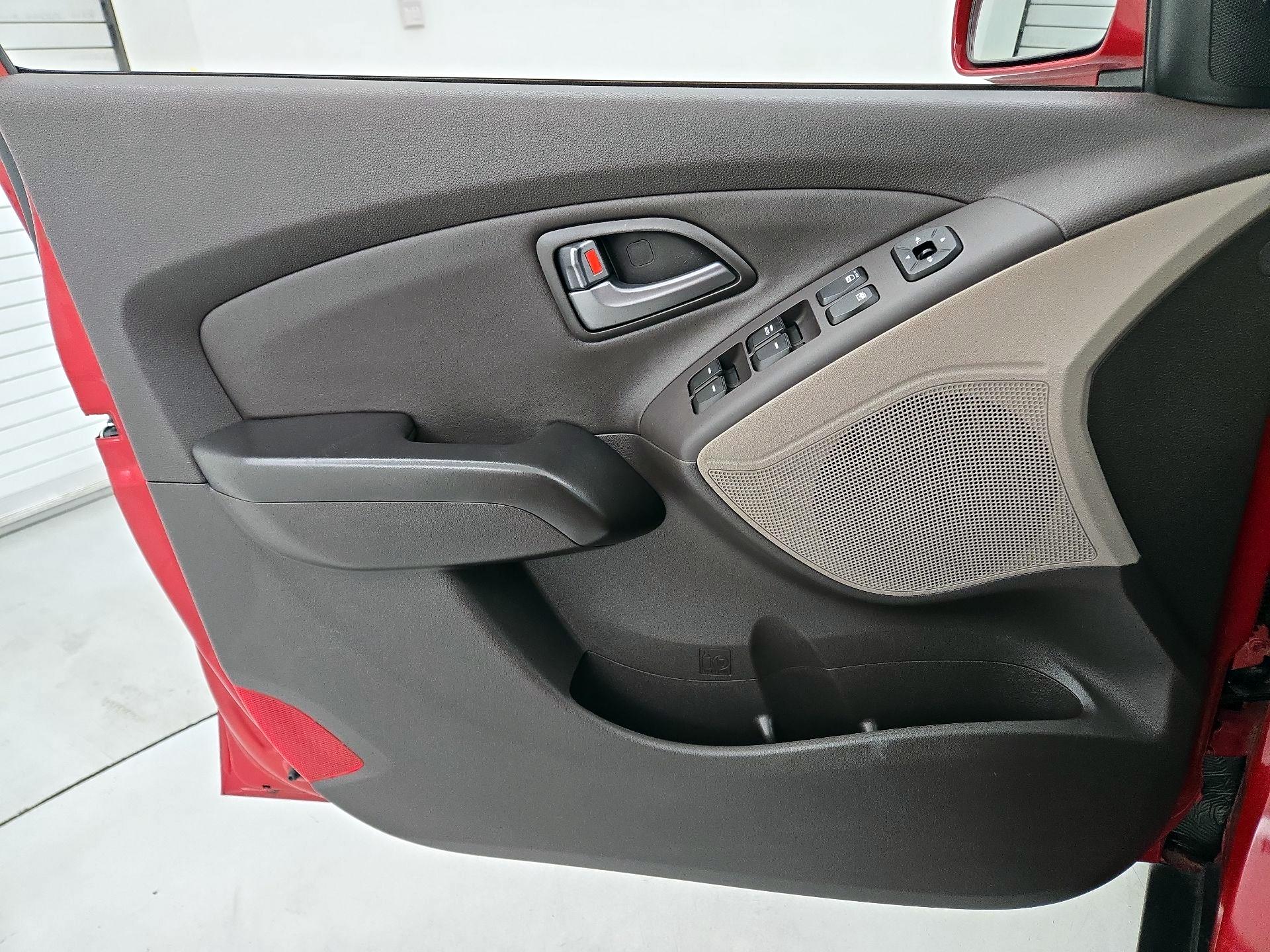 Thumbnail: 2015 Hyundai Tucson - 12