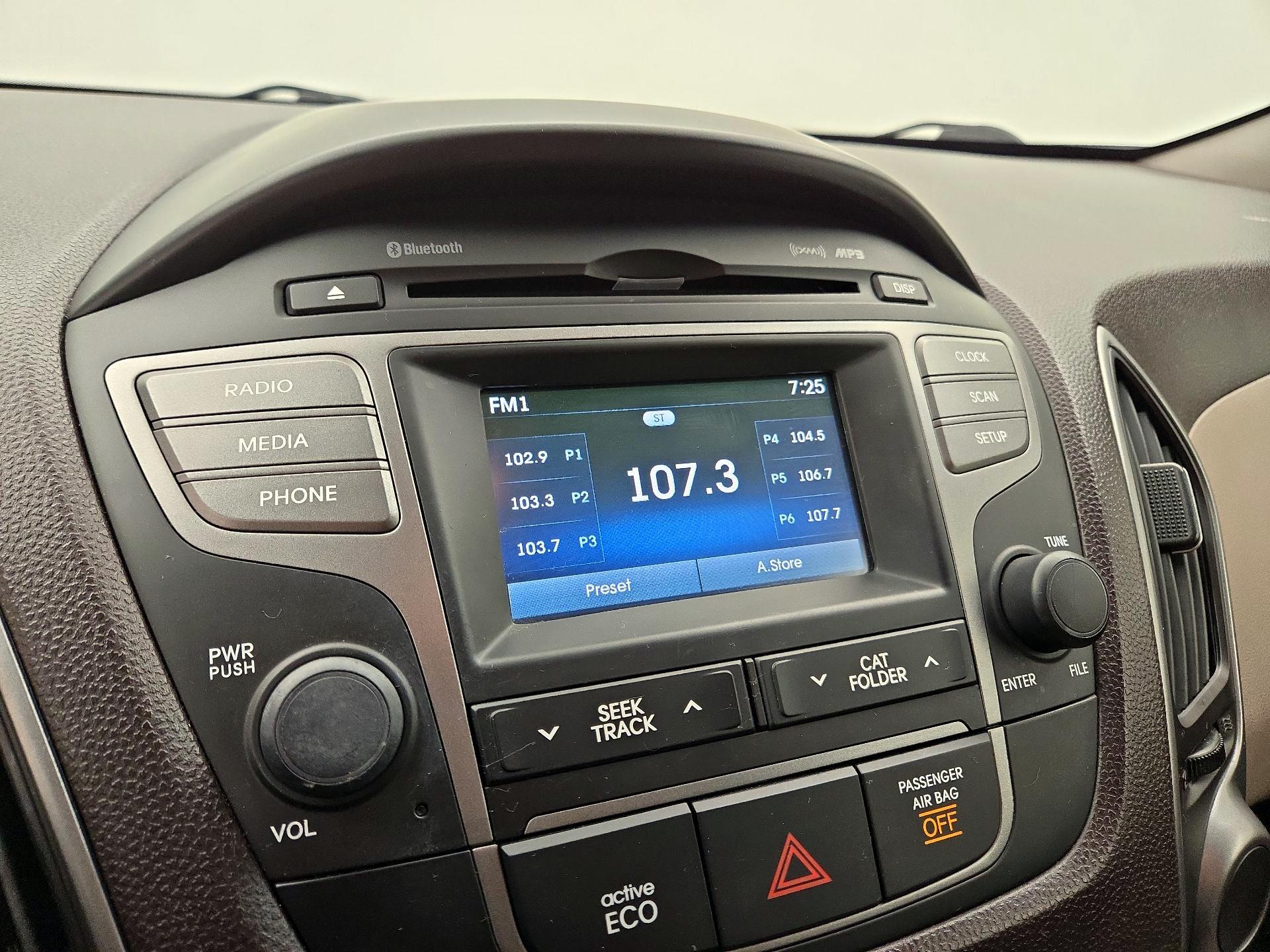 Thumbnail: 2015 Hyundai Tucson - 15