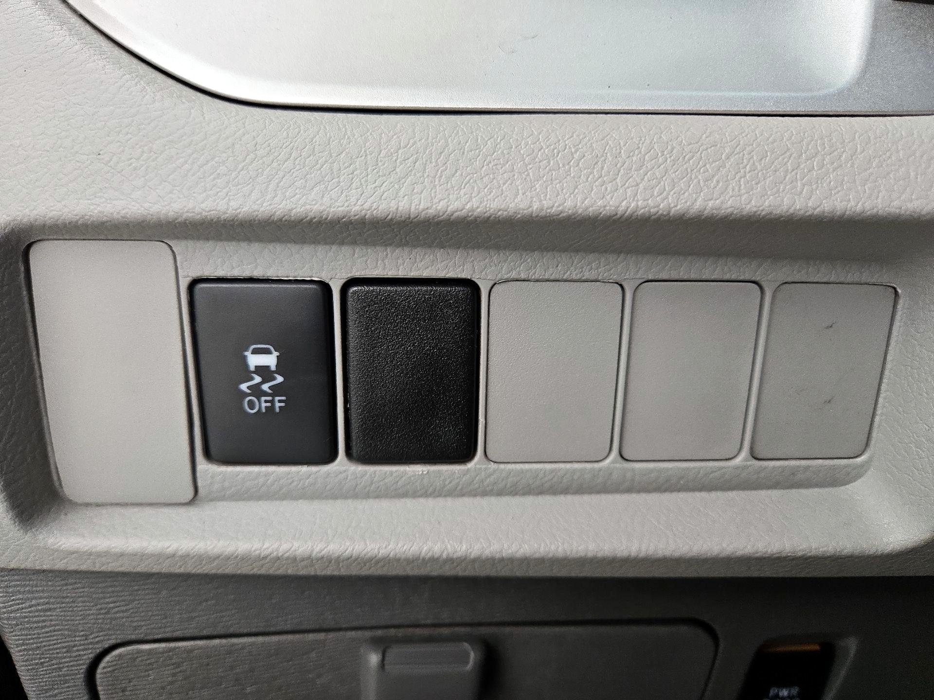 Thumbnail: 2016 Toyota Sienna - 13