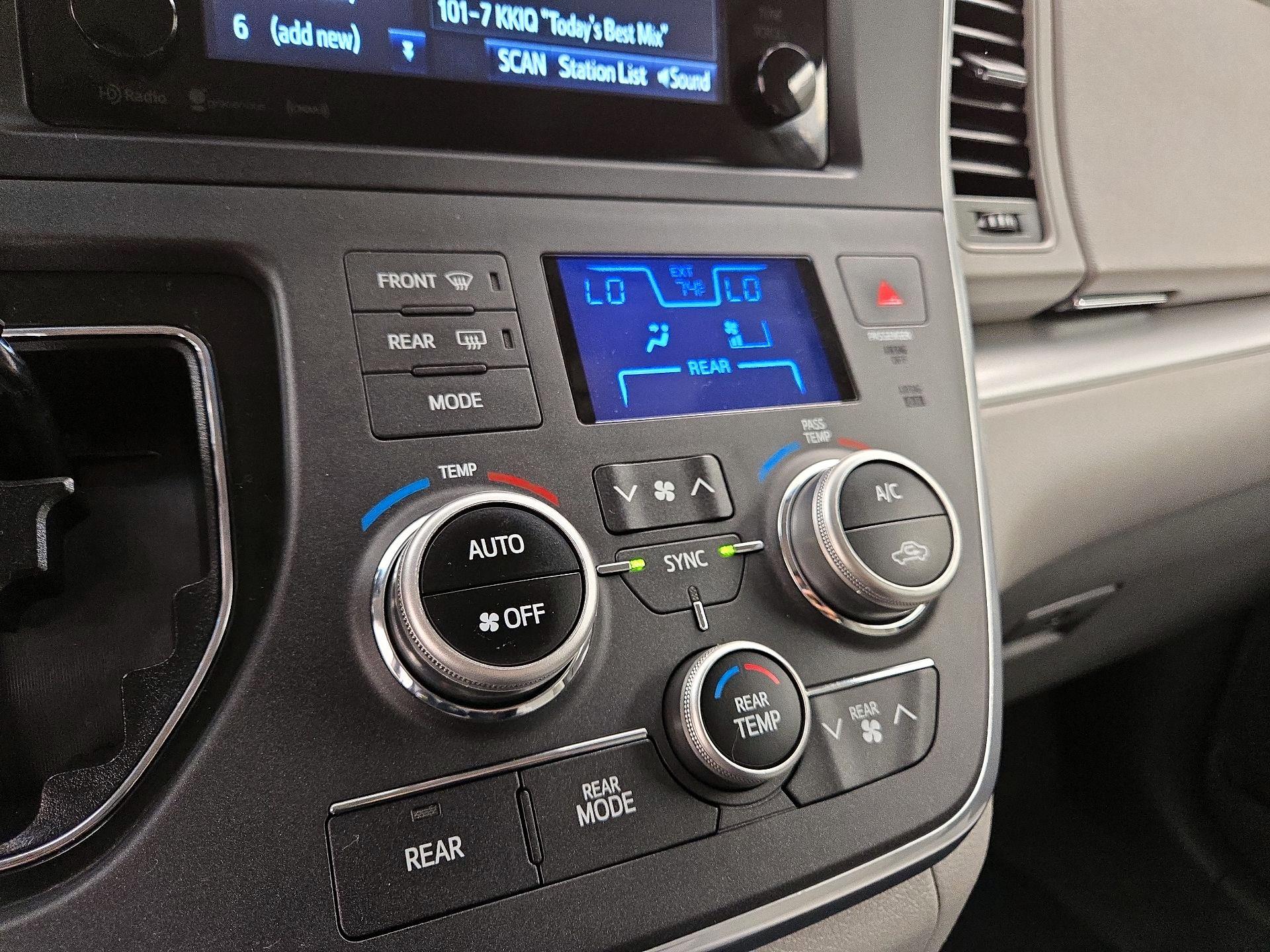 Thumbnail: 2016 Toyota Sienna - 16