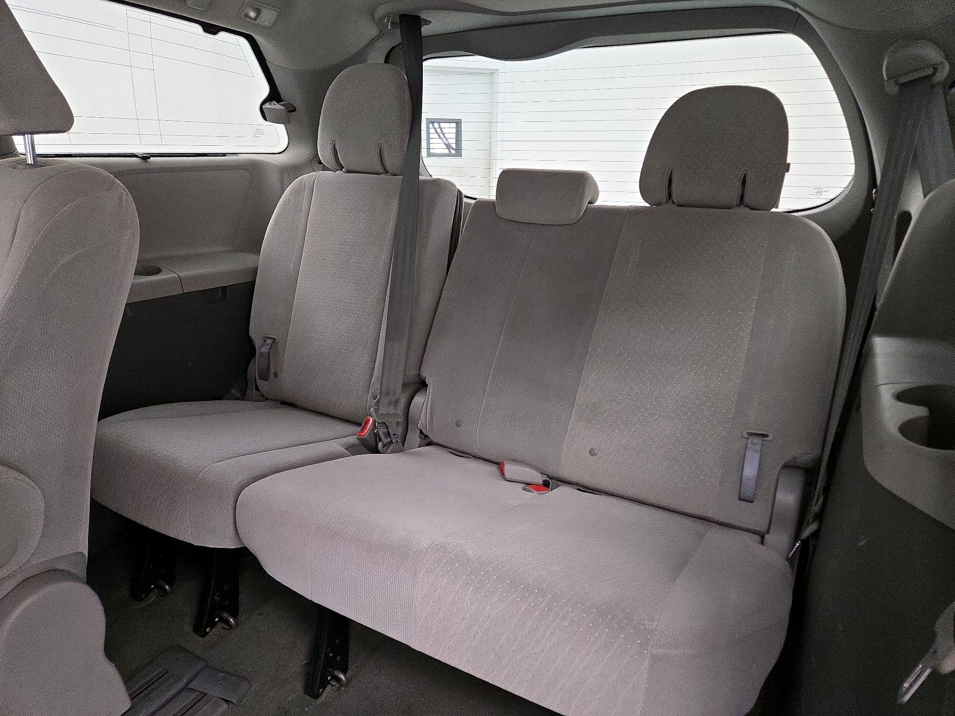 Thumbnail: 2016 Toyota Sienna - 20