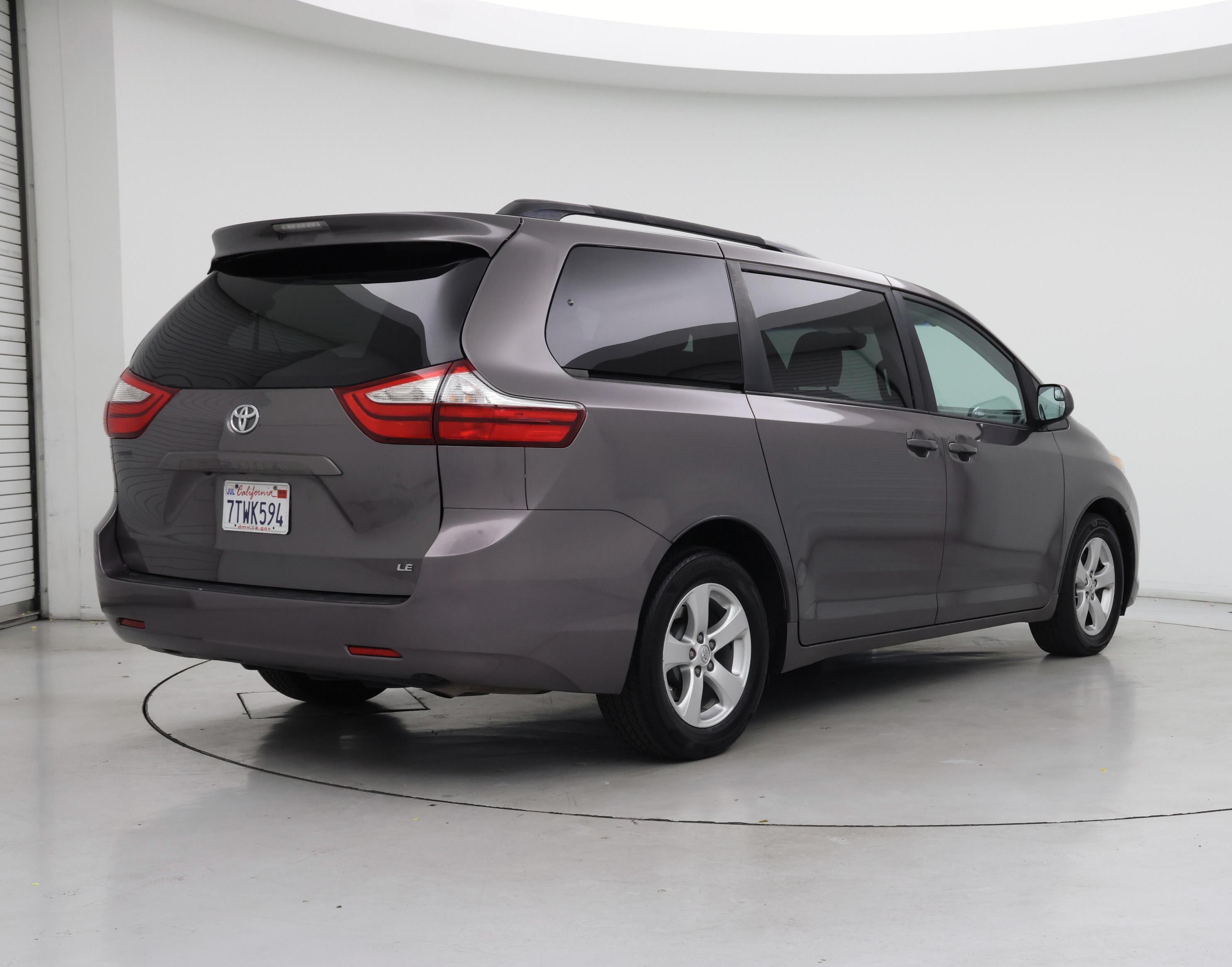 Thumbnail: 2016 Toyota Sienna - 8