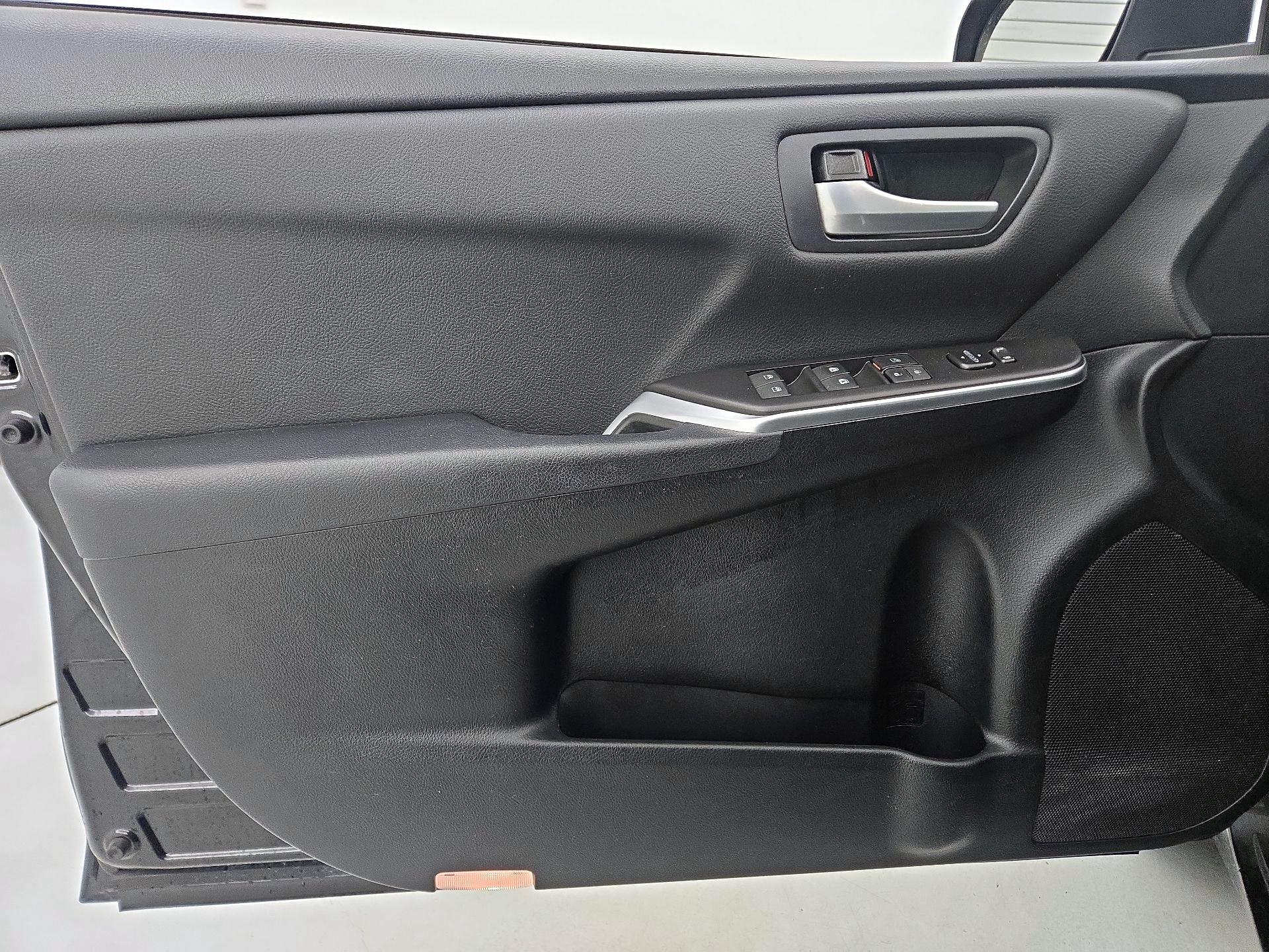 Thumbnail: 2017 Toyota Camry - 12