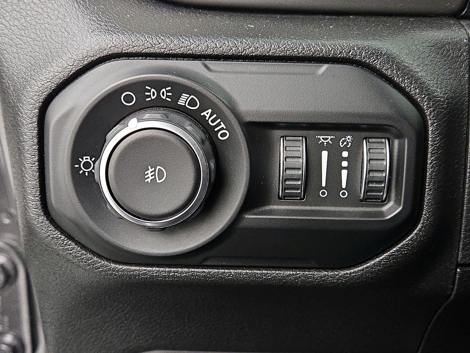 Thumbnail: 2019 Jeep Wrangler - 13
