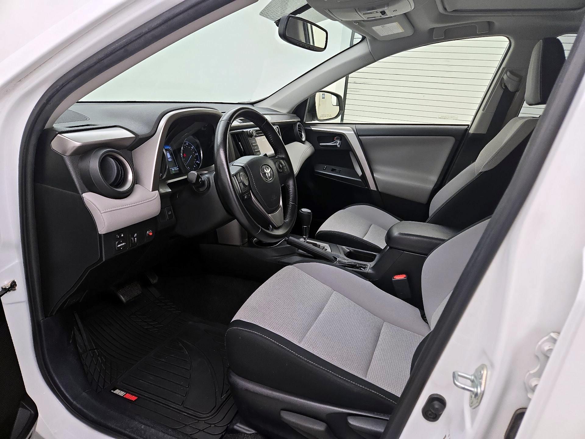 Thumbnail: 2016 Toyota RAV4 - 11