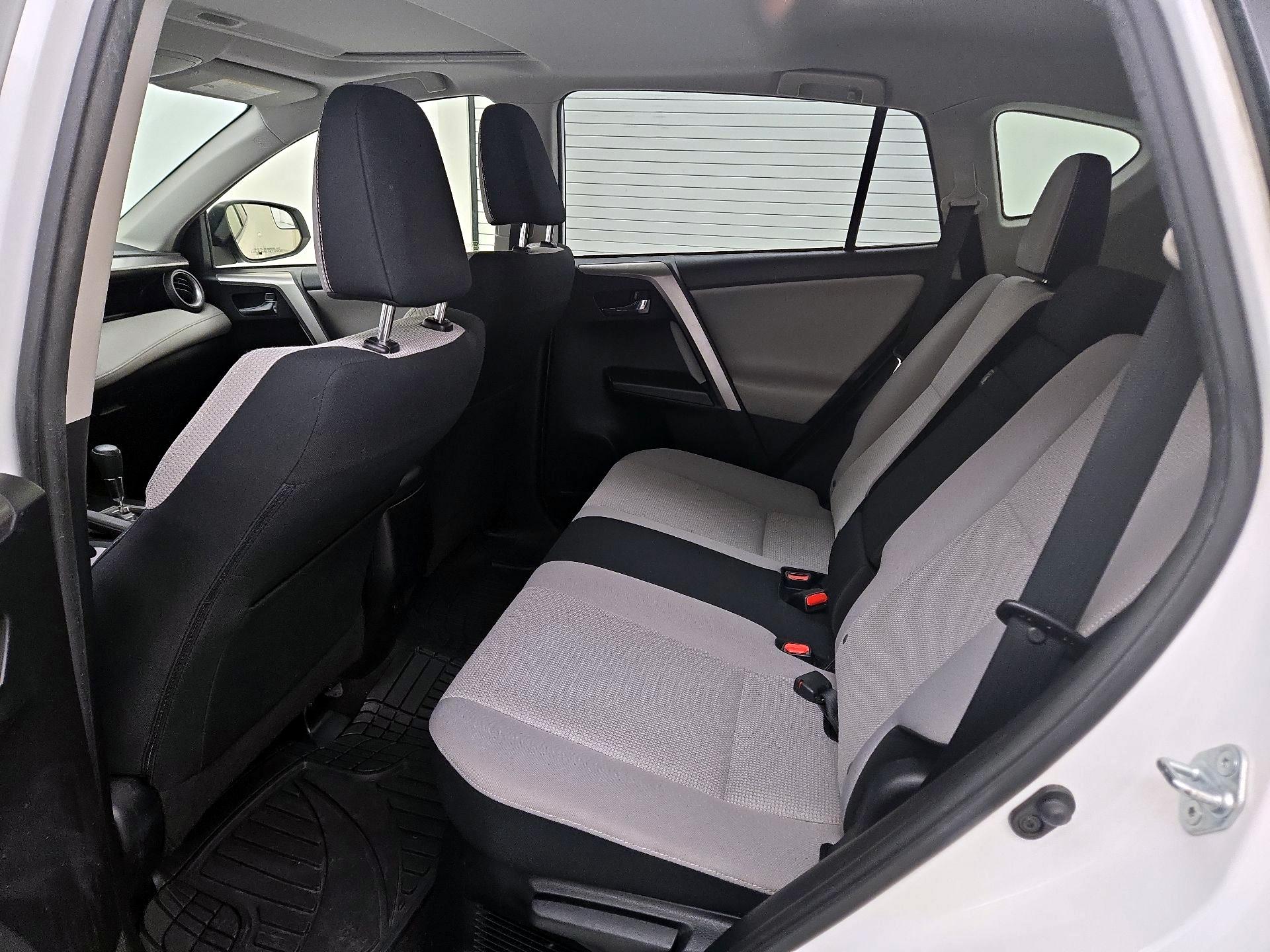 Thumbnail: 2016 Toyota RAV4 - 18