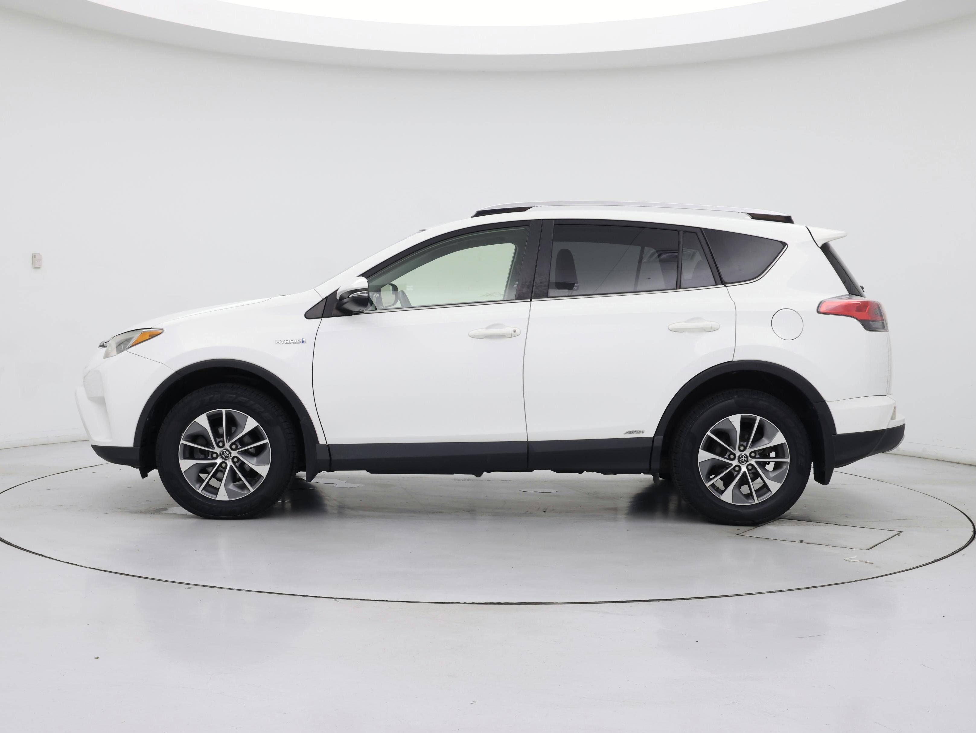 Thumbnail: 2016 Toyota RAV4 - 3