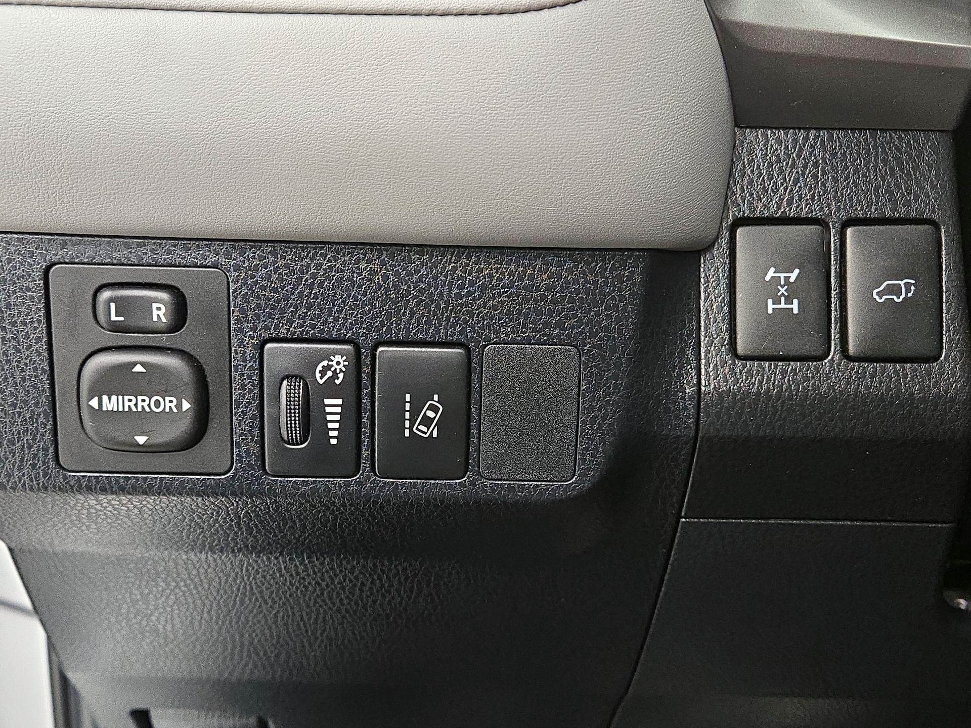 Thumbnail: 2018 Toyota RAV4 - 13