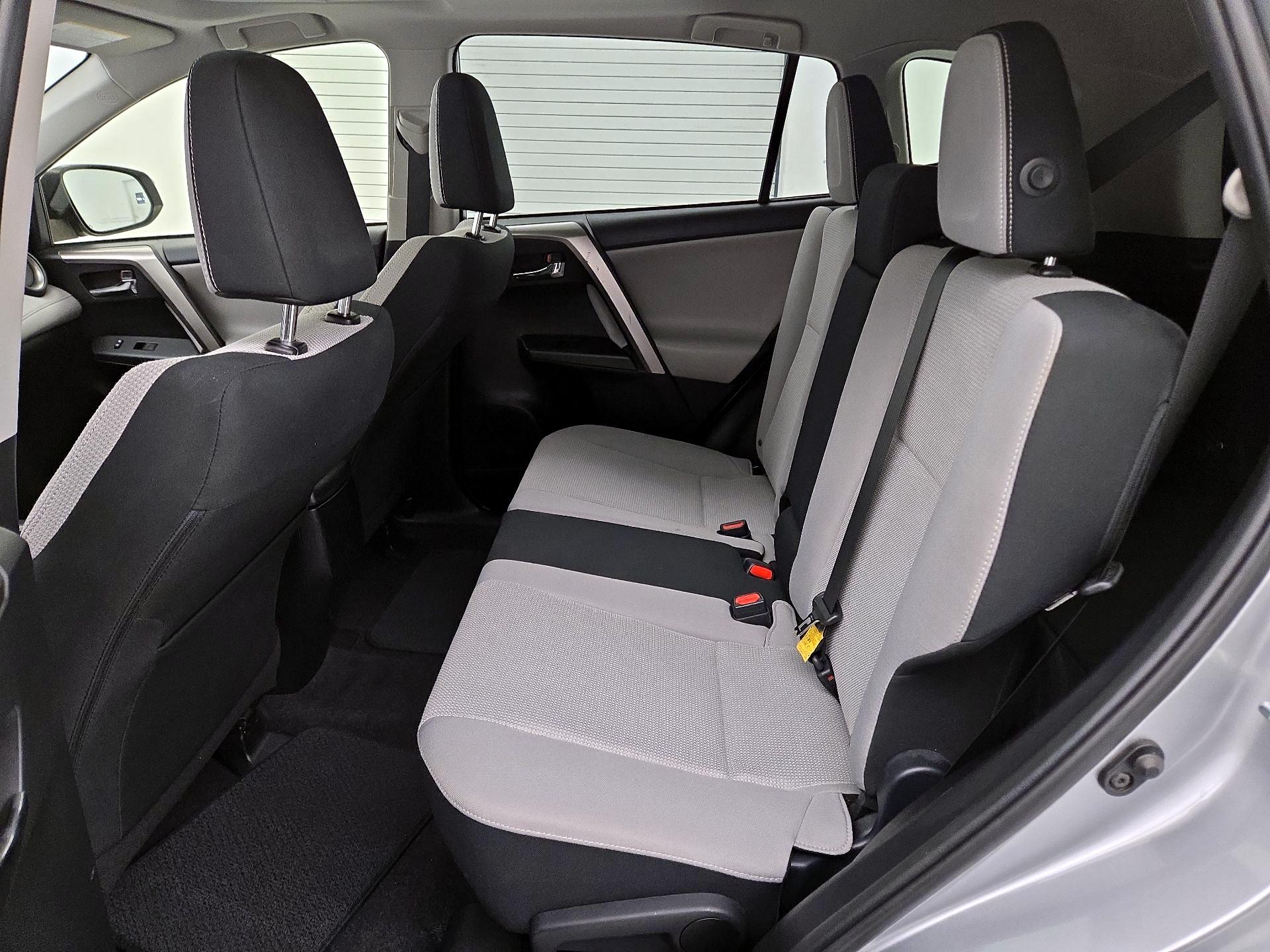 Thumbnail: 2018 Toyota RAV4 - 20