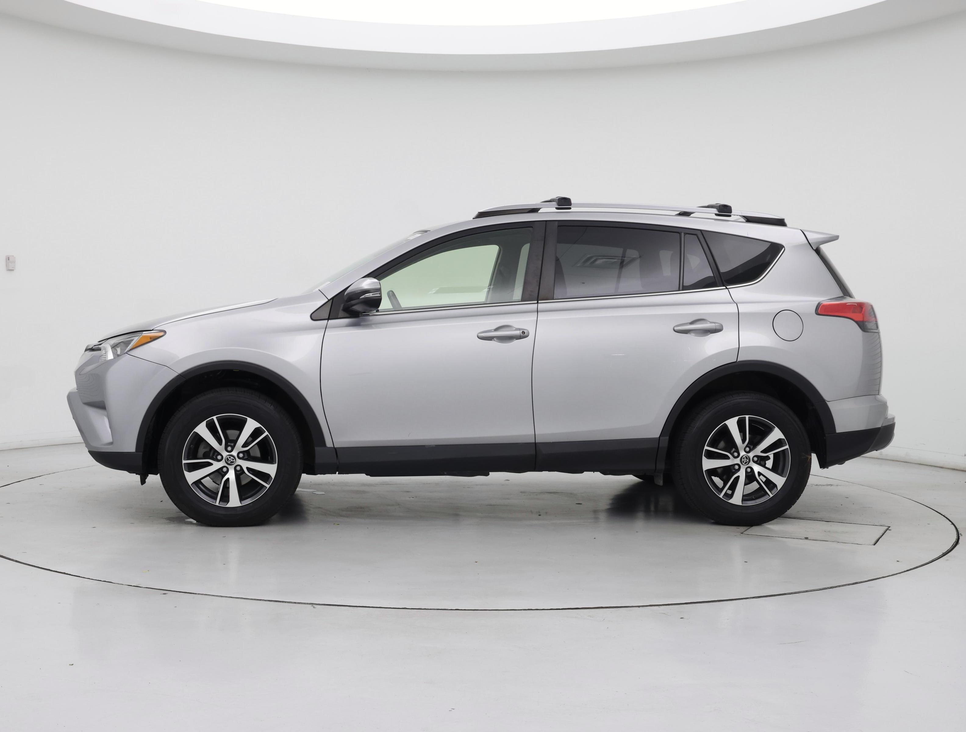 Thumbnail: 2018 Toyota RAV4 - 3