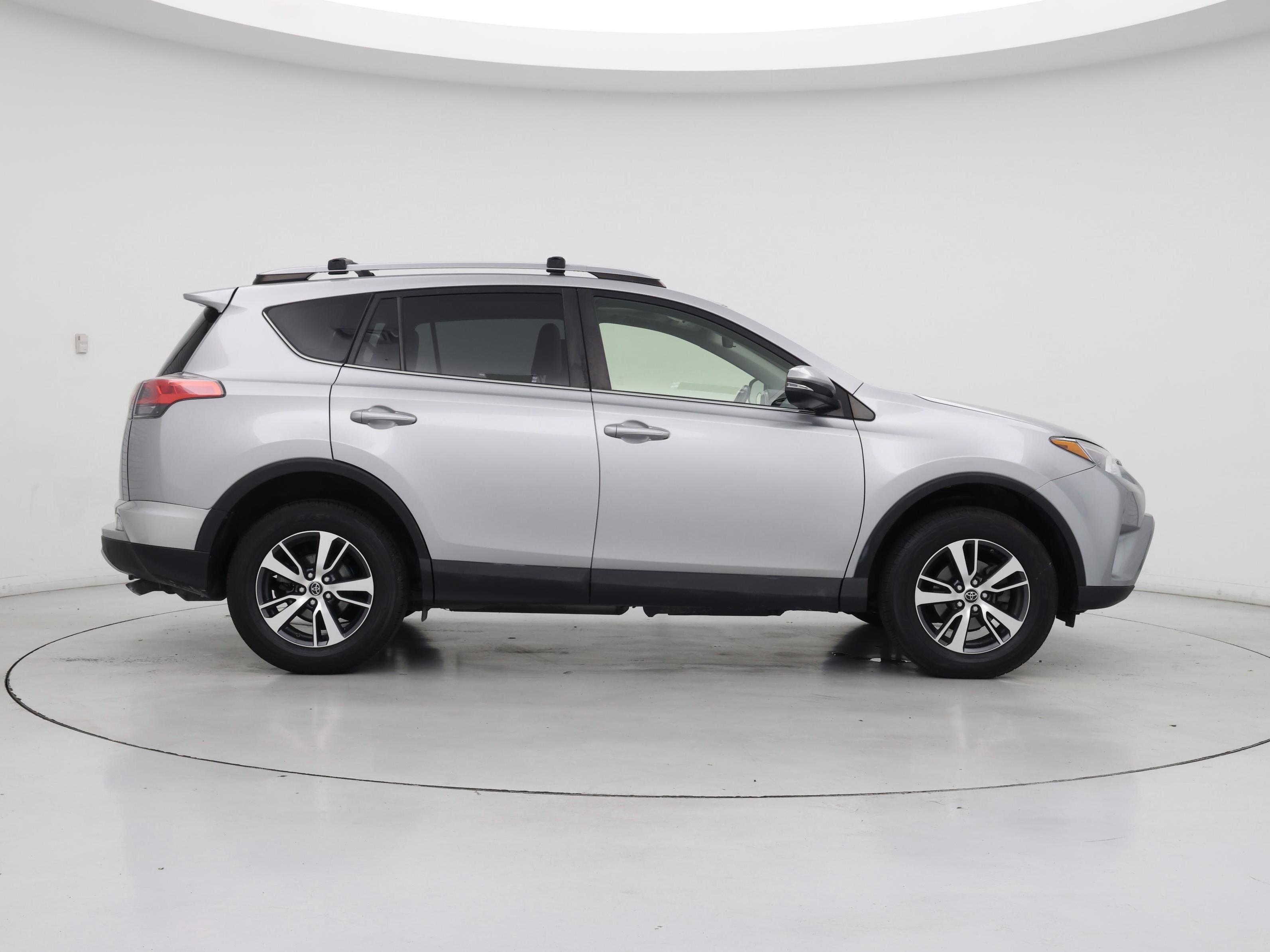 Thumbnail: 2018 Toyota RAV4 - 7