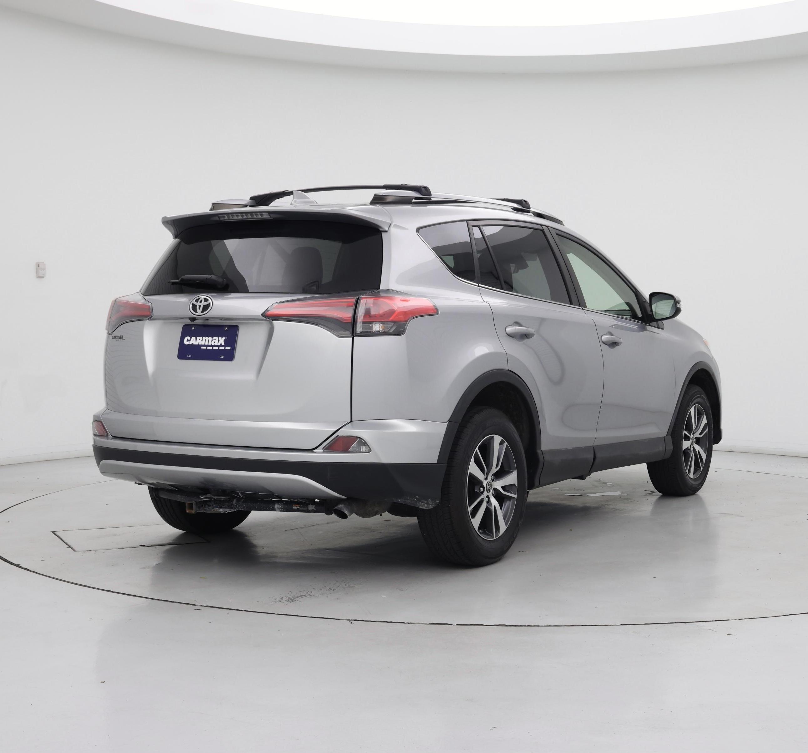 Thumbnail: 2018 Toyota RAV4 - 8