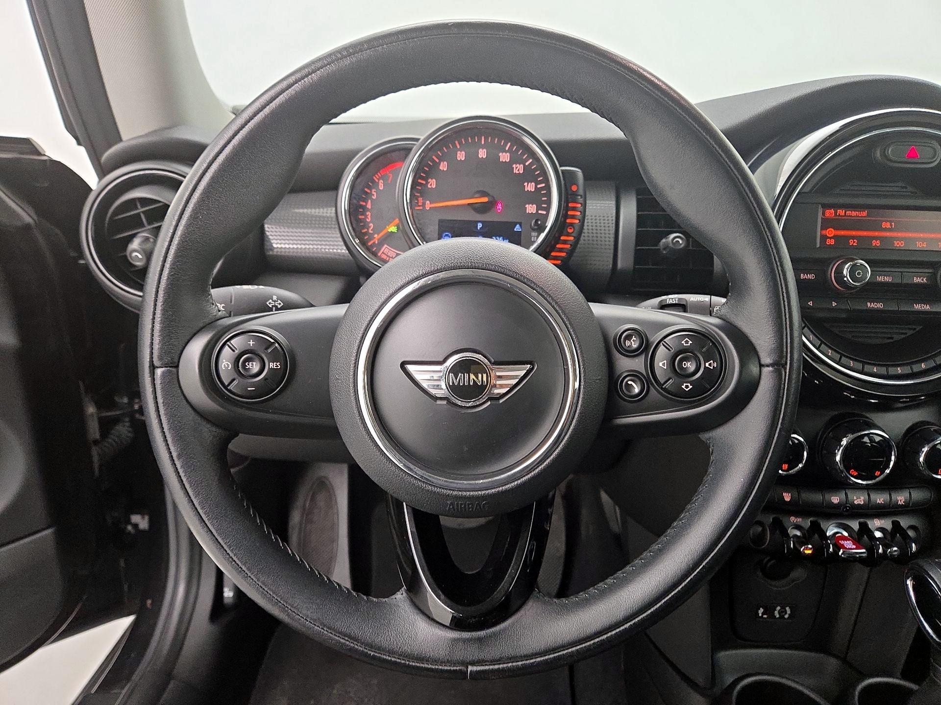 Thumbnail: 2015 MINI Cooper Hardtop - 10