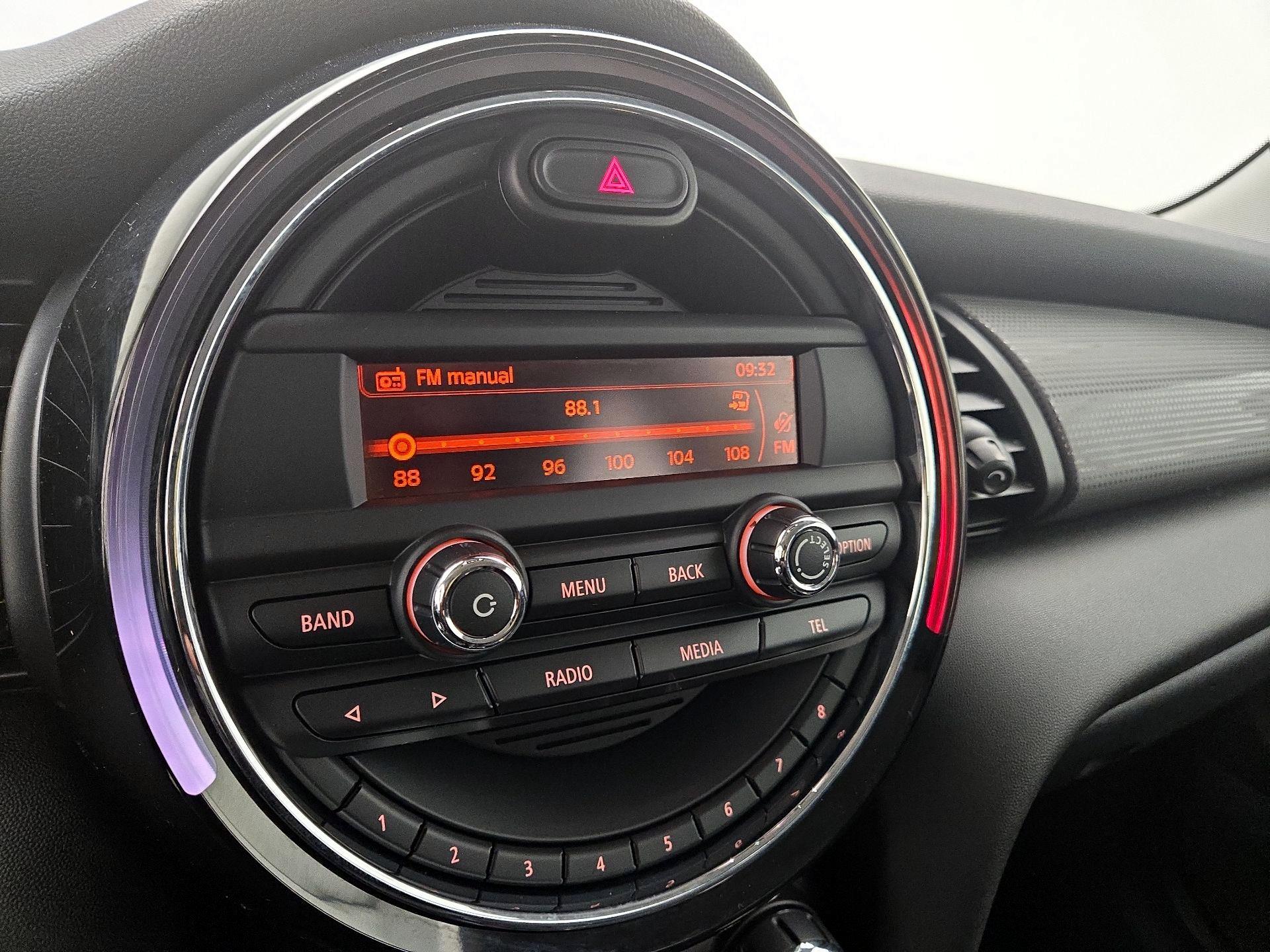 Thumbnail: 2015 MINI Cooper Hardtop - 14