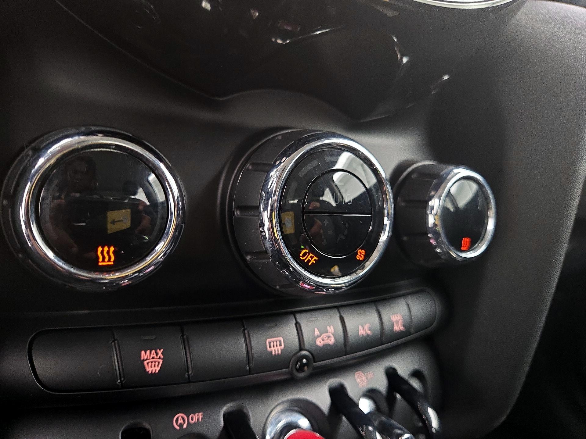 Thumbnail: 2015 MINI Cooper Hardtop - 15