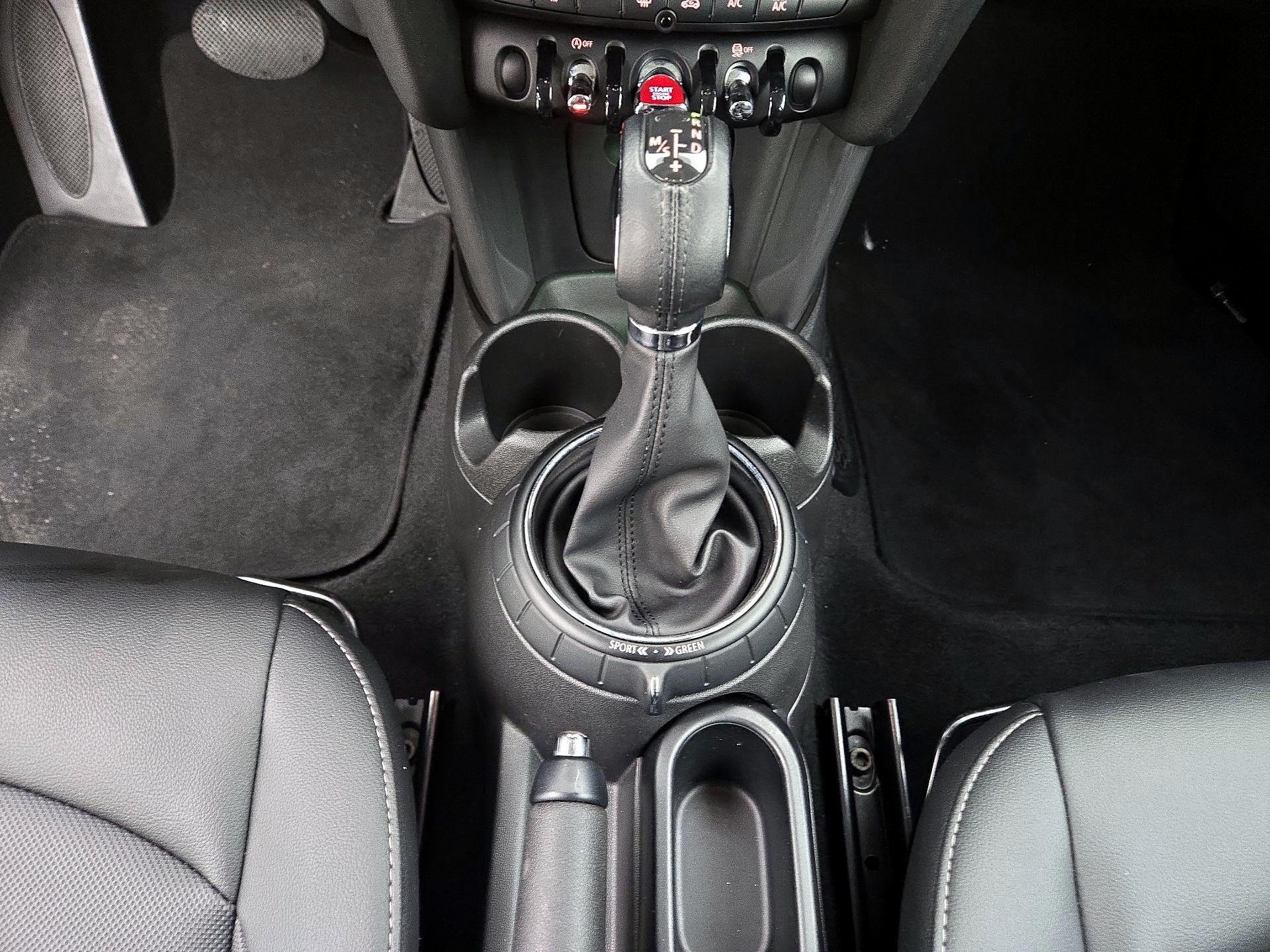 Thumbnail: 2015 MINI Cooper Hardtop - 16