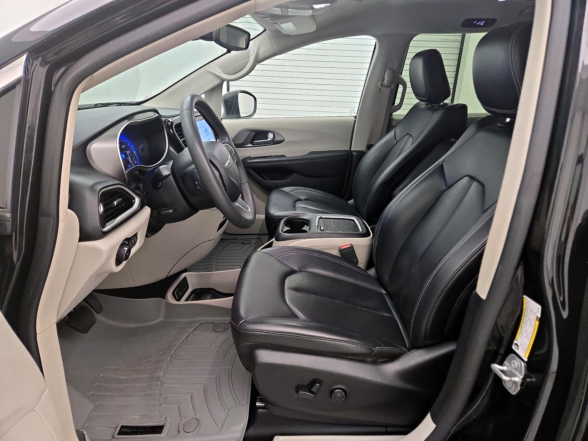 Thumbnail: 2023 Chrysler Pacifica - 11