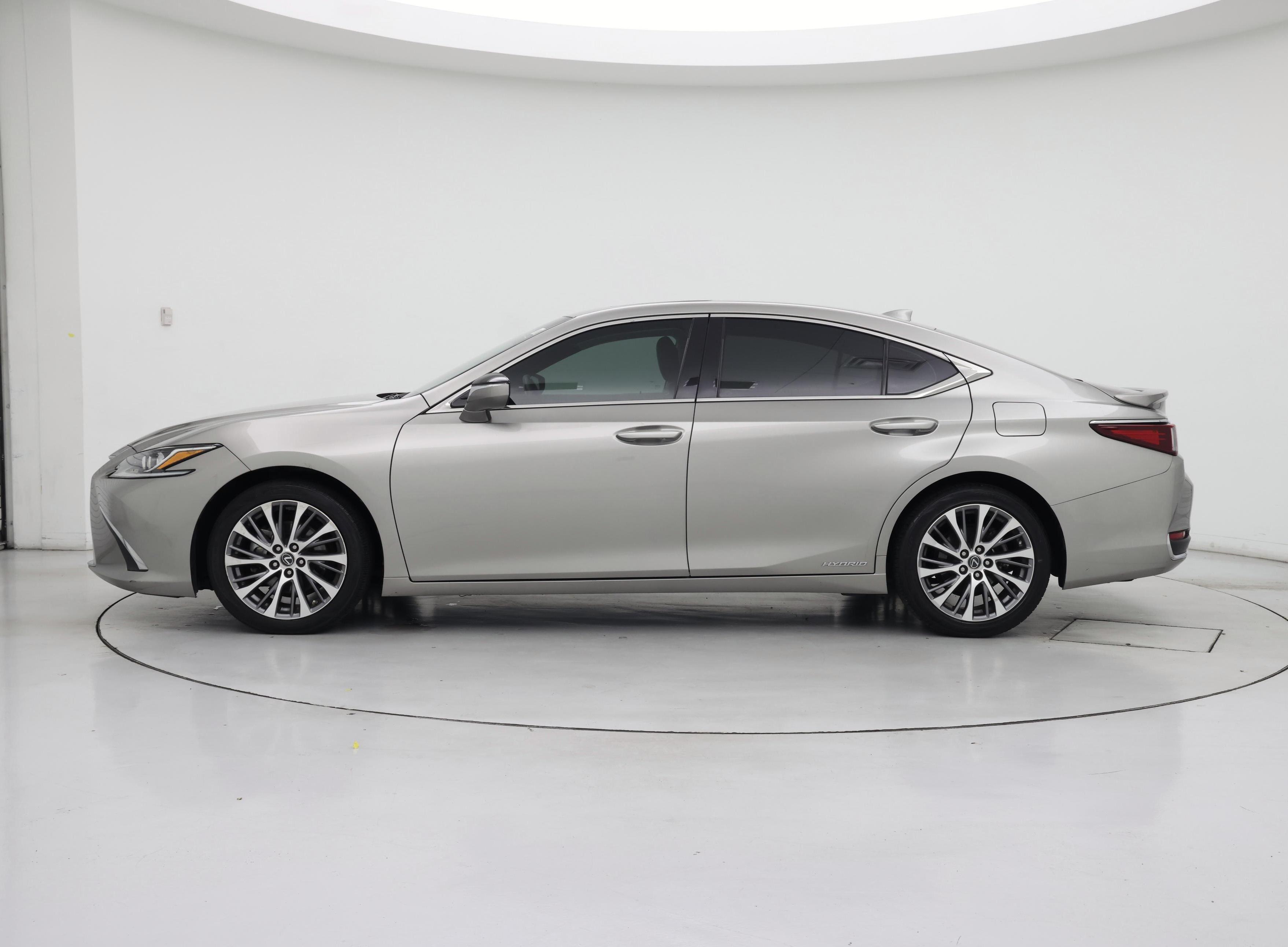 Thumbnail: 2019 Lexus ES - 3