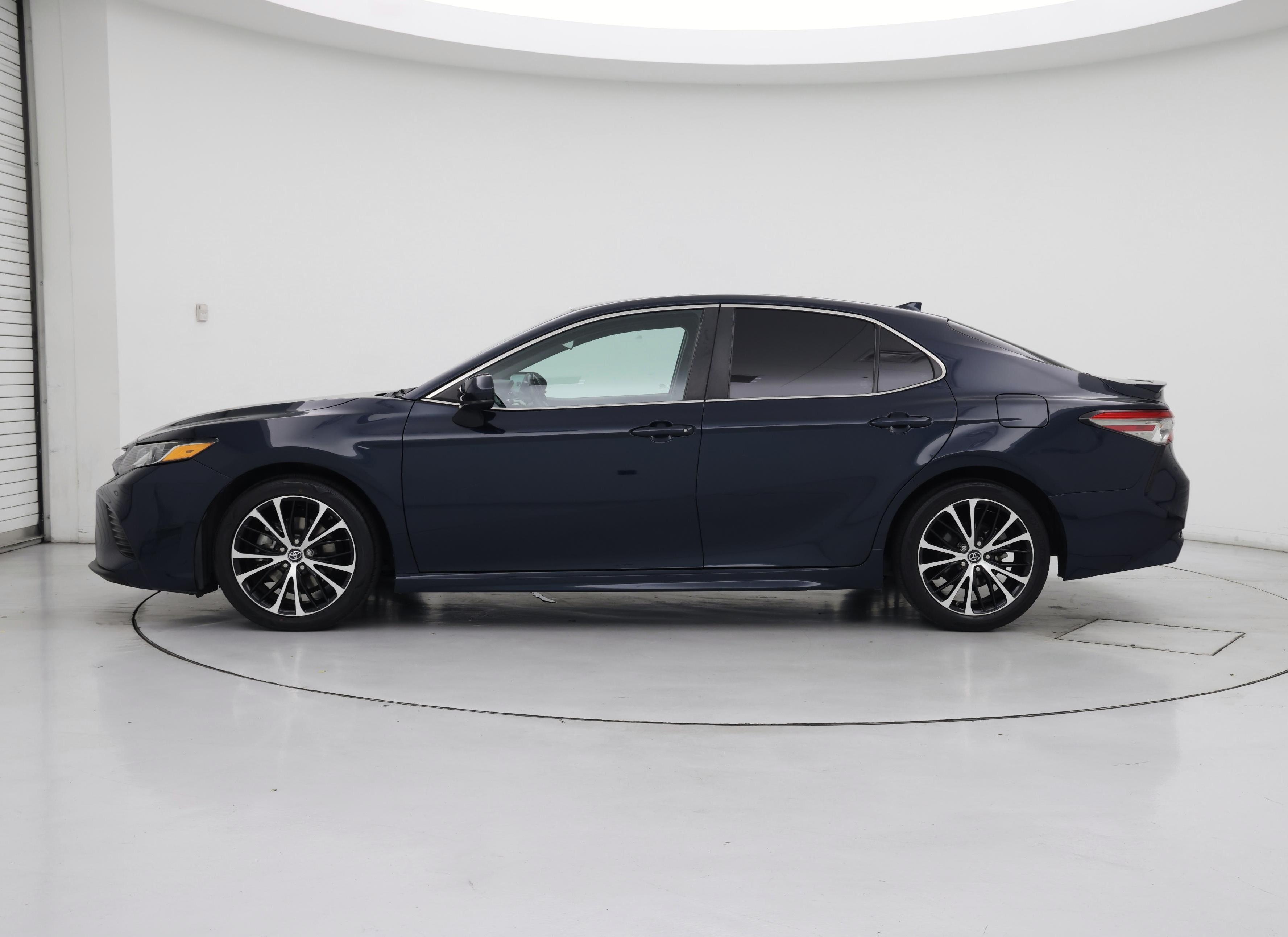 Thumbnail: 2019 Toyota Camry - 3