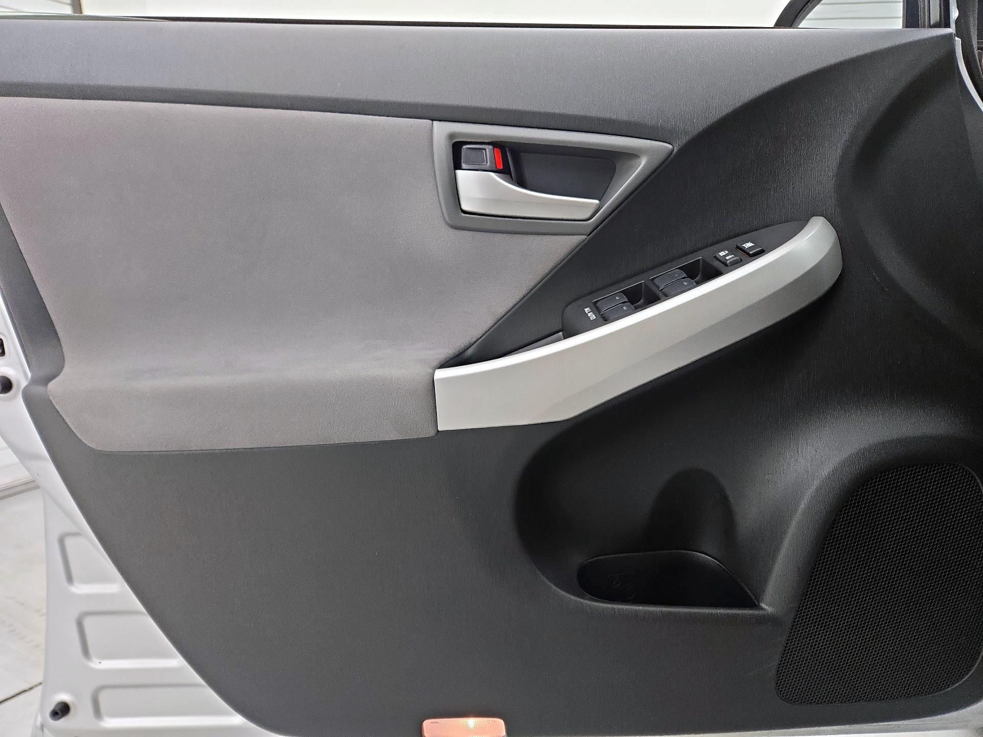Thumbnail: 2015 Toyota Prius - 12