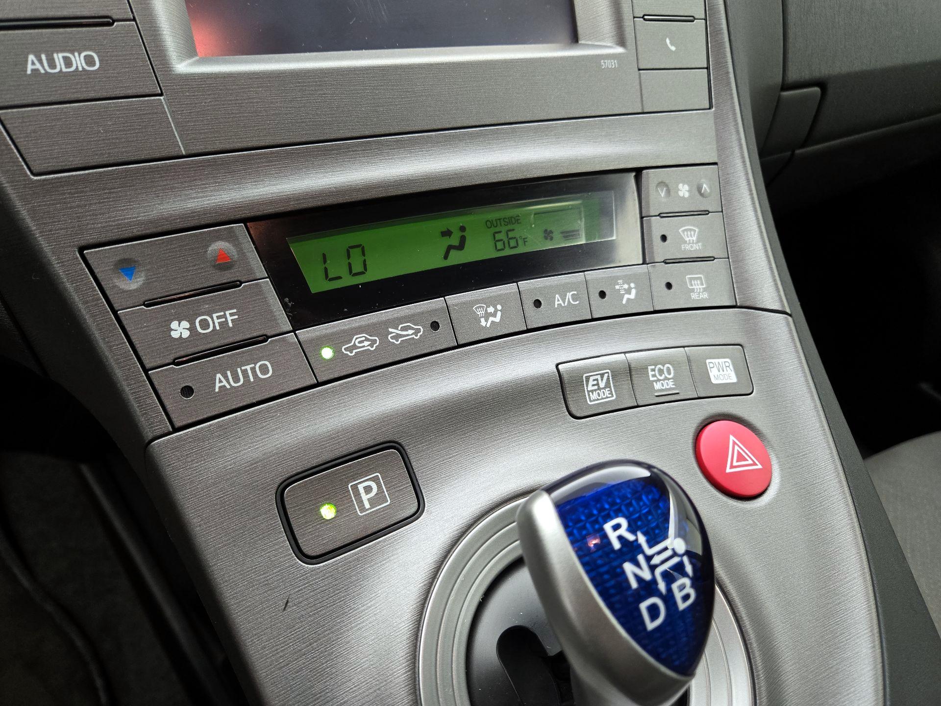 Thumbnail: 2015 Toyota Prius - 16