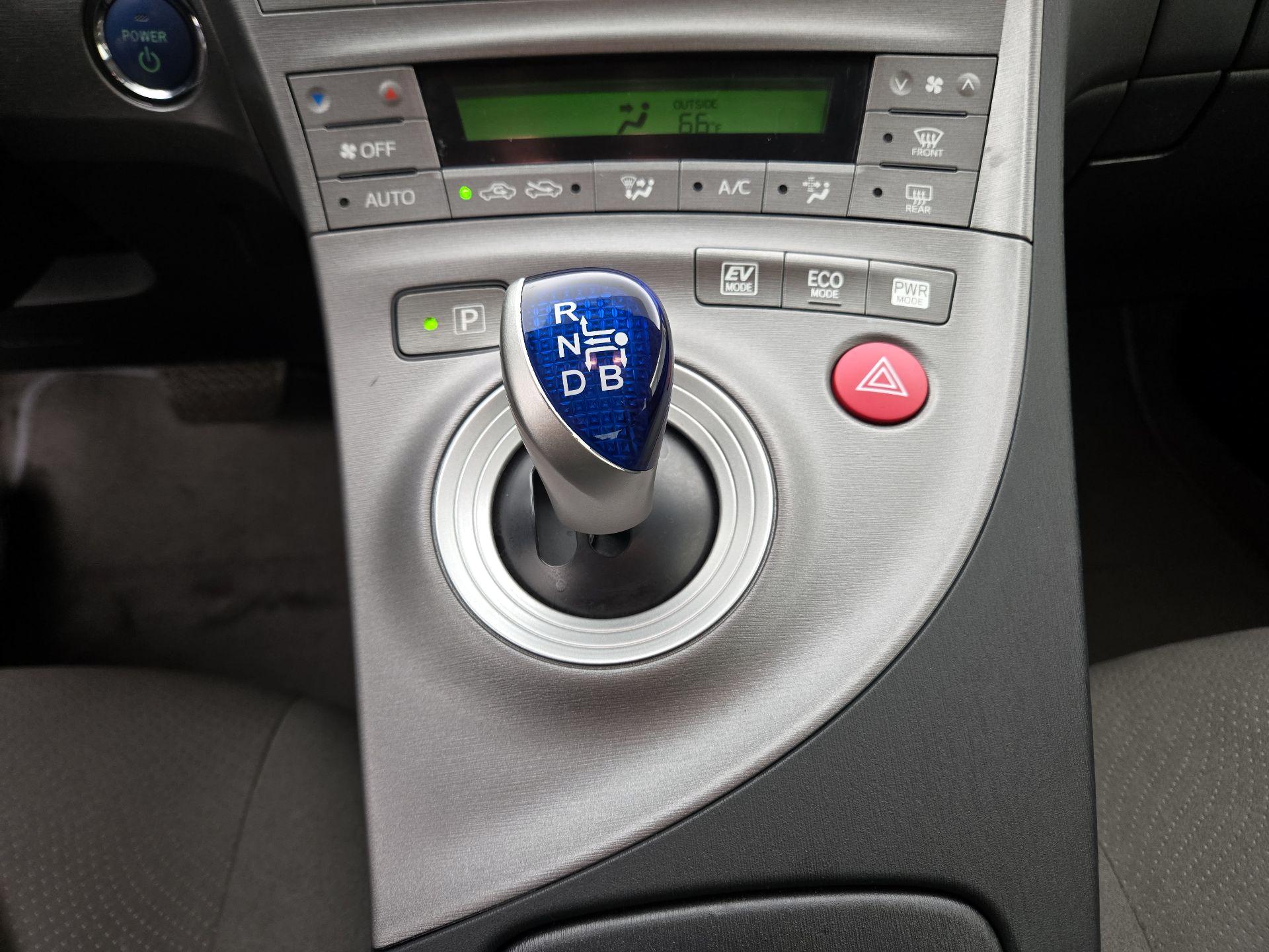 Thumbnail: 2015 Toyota Prius - 17