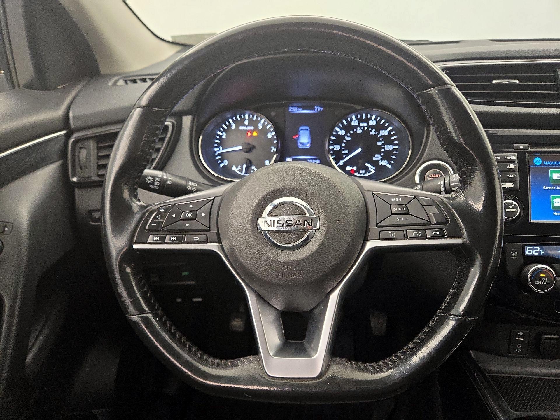 Thumbnail: 2017 Nissan Rogue Sport - 10