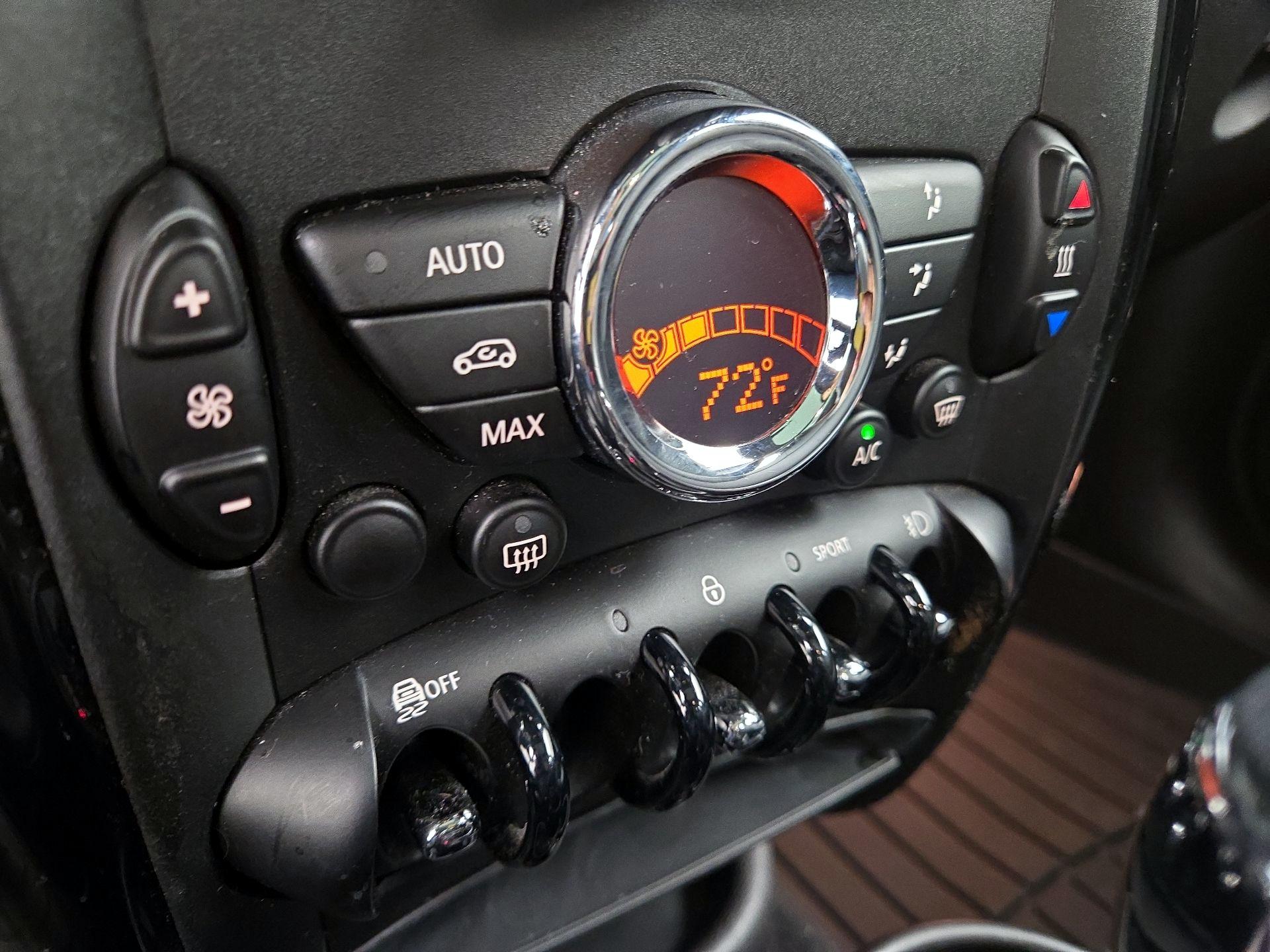 Thumbnail: 2016 MINI Cooper Countryman - 16